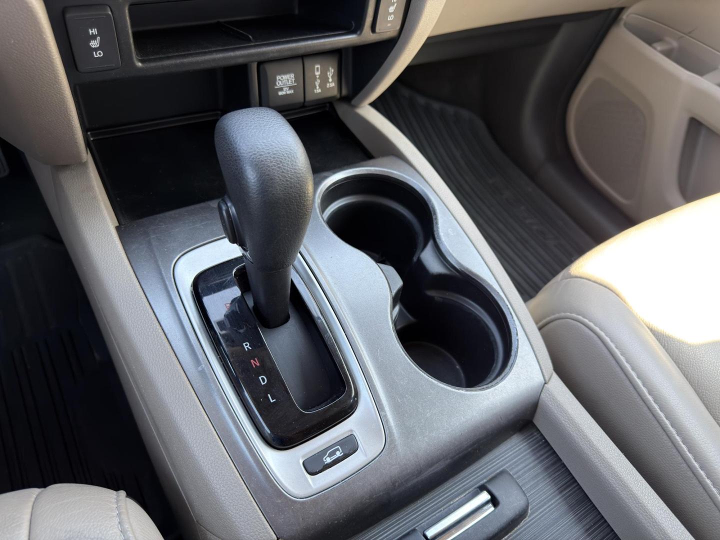 2018 WHITE /Tan Honda Pilot EX-L w/Navigation AWD (5FNYF6H75JB) with an 3.5L V6 engine, Automatic transmission, located at 2990 Old Orchard Rd., Jackson, MO, 63755, 37.354214, -89.612106 - 2018 Honda Pilot EX-L 142xxx miles All Wheel Drive 3.5L V6 Automatic Leather 3rd Row Navigation Power/Heated Seats Backup Camera Sunroof Bluetooth Remote Start Cruise Power Windows/Locks/Mirrors We have financing available and we accept trades! Fill out a credit application on our web - Photo#30