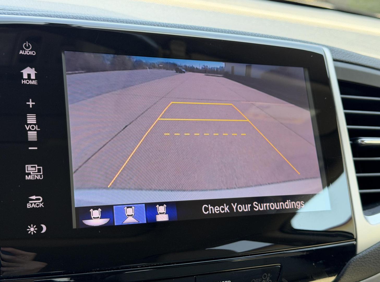 2018 WHITE /Tan Honda Pilot EX-L w/Navigation AWD (5FNYF6H75JB) with an 3.5L V6 engine, Automatic transmission, located at 2990 Old Orchard Rd., Jackson, MO, 63755, 37.354214, -89.612106 - 2018 Honda Pilot EX-L 142xxx miles All Wheel Drive 3.5L V6 Automatic Leather 3rd Row Navigation Power/Heated Seats Backup Camera Sunroof Bluetooth Remote Start Cruise Power Windows/Locks/Mirrors We have financing available and we accept trades! Fill out a credit application on our web - Photo#3