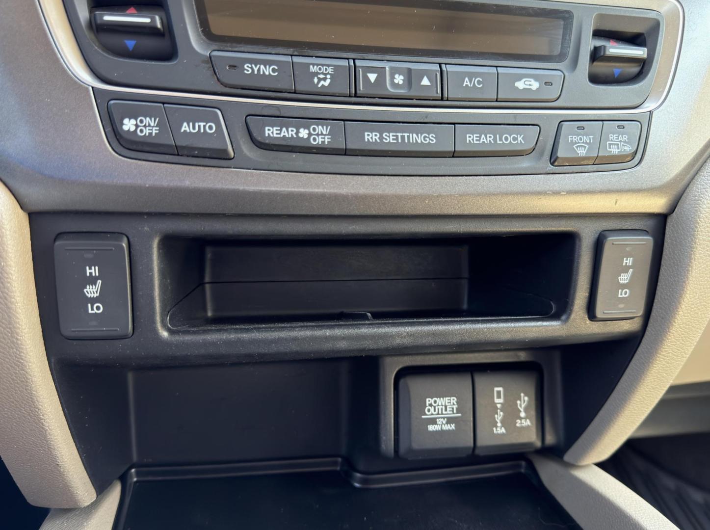 2018 WHITE /Tan Honda Pilot EX-L w/Navigation AWD (5FNYF6H75JB) with an 3.5L V6 engine, Automatic transmission, located at 2990 Old Orchard Rd., Jackson, MO, 63755, 37.354214, -89.612106 - 2018 Honda Pilot EX-L 142xxx miles All Wheel Drive 3.5L V6 Automatic Leather 3rd Row Navigation Power/Heated Seats Backup Camera Sunroof Bluetooth Remote Start Cruise Power Windows/Locks/Mirrors We have financing available and we accept trades! Fill out a credit application on our web - Photo#4