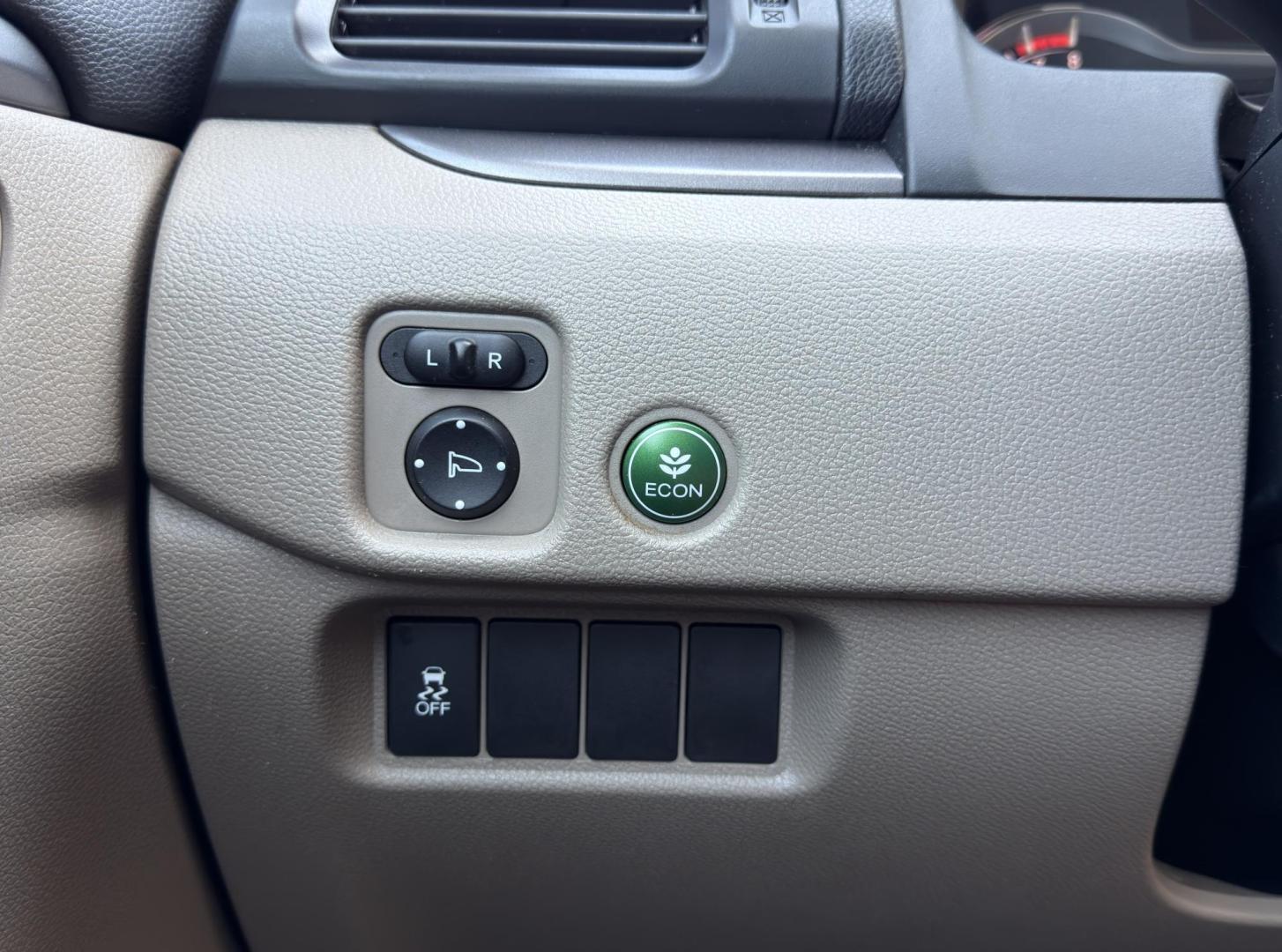 2018 WHITE /Tan Honda Pilot EX-L w/Navigation AWD (5FNYF6H75JB) with an 3.5L V6 engine, Automatic transmission, located at 2990 Old Orchard Rd., Jackson, MO, 63755, 37.354214, -89.612106 - 2018 Honda Pilot EX-L 142xxx miles All Wheel Drive 3.5L V6 Automatic Leather 3rd Row Navigation Power/Heated Seats Backup Camera Sunroof Bluetooth Remote Start Cruise Power Windows/Locks/Mirrors We have financing available and we accept trades! Fill out a credit application on our web - Photo#36