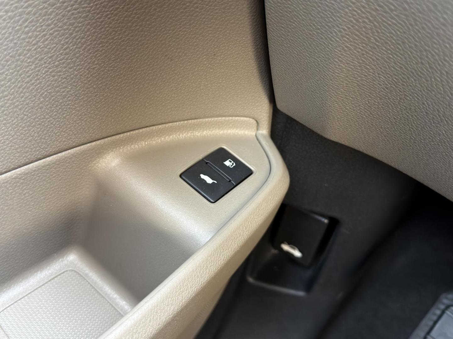 2018 WHITE /Tan Honda Pilot EX-L w/Navigation AWD (5FNYF6H75JB) with an 3.5L V6 engine, Automatic transmission, located at 2990 Old Orchard Rd., Jackson, MO, 63755, 37.354214, -89.612106 - 2018 Honda Pilot EX-L 142xxx miles All Wheel Drive 3.5L V6 Automatic Leather 3rd Row Navigation Power/Heated Seats Backup Camera Sunroof Bluetooth Remote Start Cruise Power Windows/Locks/Mirrors We have financing available and we accept trades! Fill out a credit application on our web - Photo#35