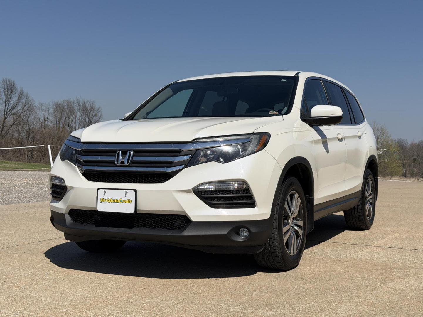 2018 WHITE /Tan Honda Pilot EX-L w/Navigation AWD (5FNYF6H75JB) with an 3.5L V6 engine, Automatic transmission, located at 2990 Old Orchard Rd., Jackson, MO, 63755, 37.354214, -89.612106 - 2018 Honda Pilot EX-L 142xxx miles All Wheel Drive 3.5L V6 Automatic Leather 3rd Row Navigation Power/Heated Seats Backup Camera Sunroof Bluetooth Remote Start Cruise Power Windows/Locks/Mirrors We have financing available and we accept trades! Fill out a credit application on our web - Photo#9