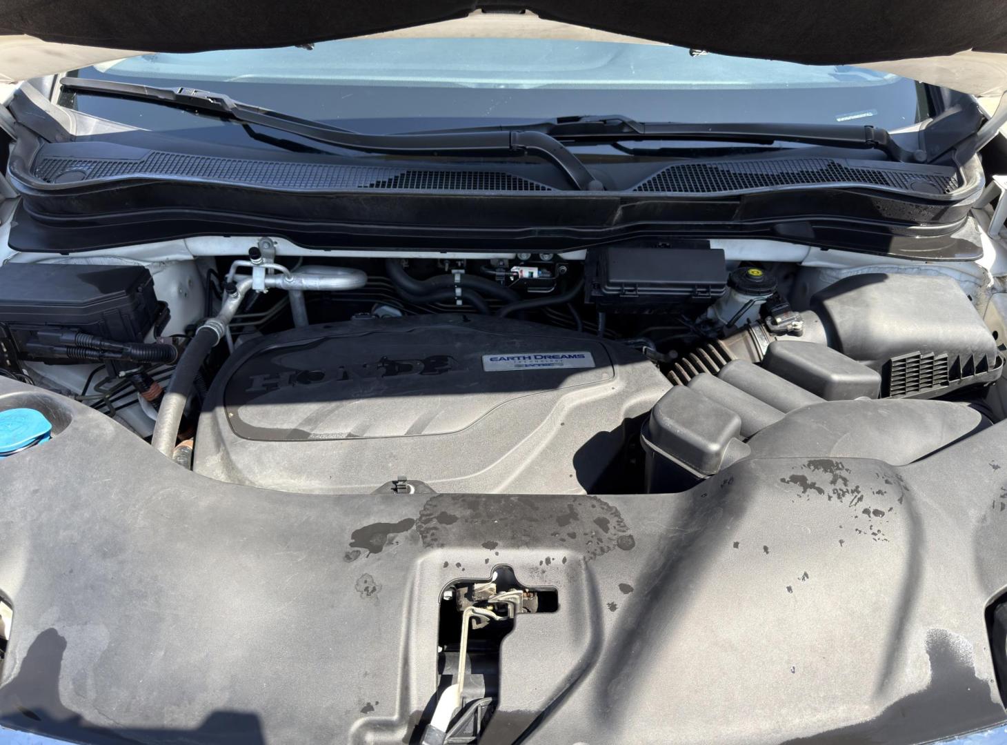 2018 WHITE /Tan Honda Pilot EX-L w/Navigation AWD (5FNYF6H75JB) with an 3.5L V6 engine, Automatic transmission, located at 2990 Old Orchard Rd., Jackson, MO, 63755, 37.354214, -89.612106 - 2018 Honda Pilot EX-L 142xxx miles All Wheel Drive 3.5L V6 Automatic Leather 3rd Row Navigation Power/Heated Seats Backup Camera Sunroof Bluetooth Remote Start Cruise Power Windows/Locks/Mirrors We have financing available and we accept trades! Fill out a credit application on our web - Photo#41