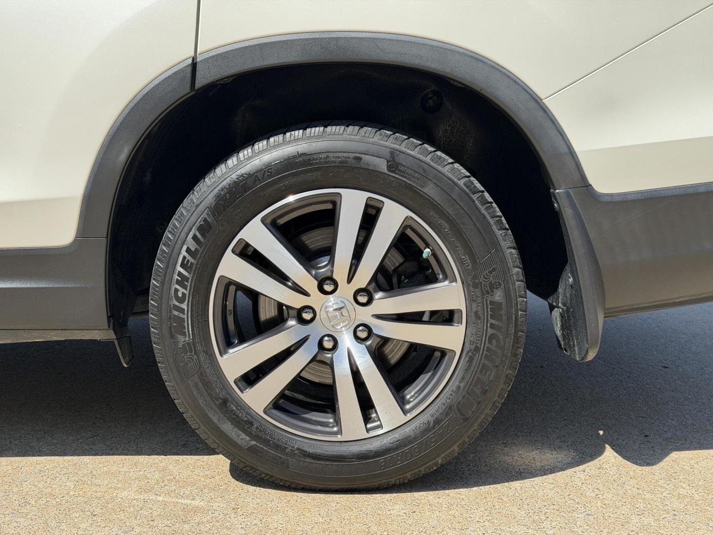 2018 WHITE /Tan Honda Pilot EX-L w/Navigation AWD (5FNYF6H75JB) with an 3.5L V6 engine, Automatic transmission, located at 2990 Old Orchard Rd., Jackson, MO, 63755, 37.354214, -89.612106 - 2018 Honda Pilot EX-L 142xxx miles All Wheel Drive 3.5L V6 Automatic Leather 3rd Row Navigation Power/Heated Seats Backup Camera Sunroof Bluetooth Remote Start Cruise Power Windows/Locks/Mirrors We have financing available and we accept trades! Fill out a credit application on our web - Photo#44