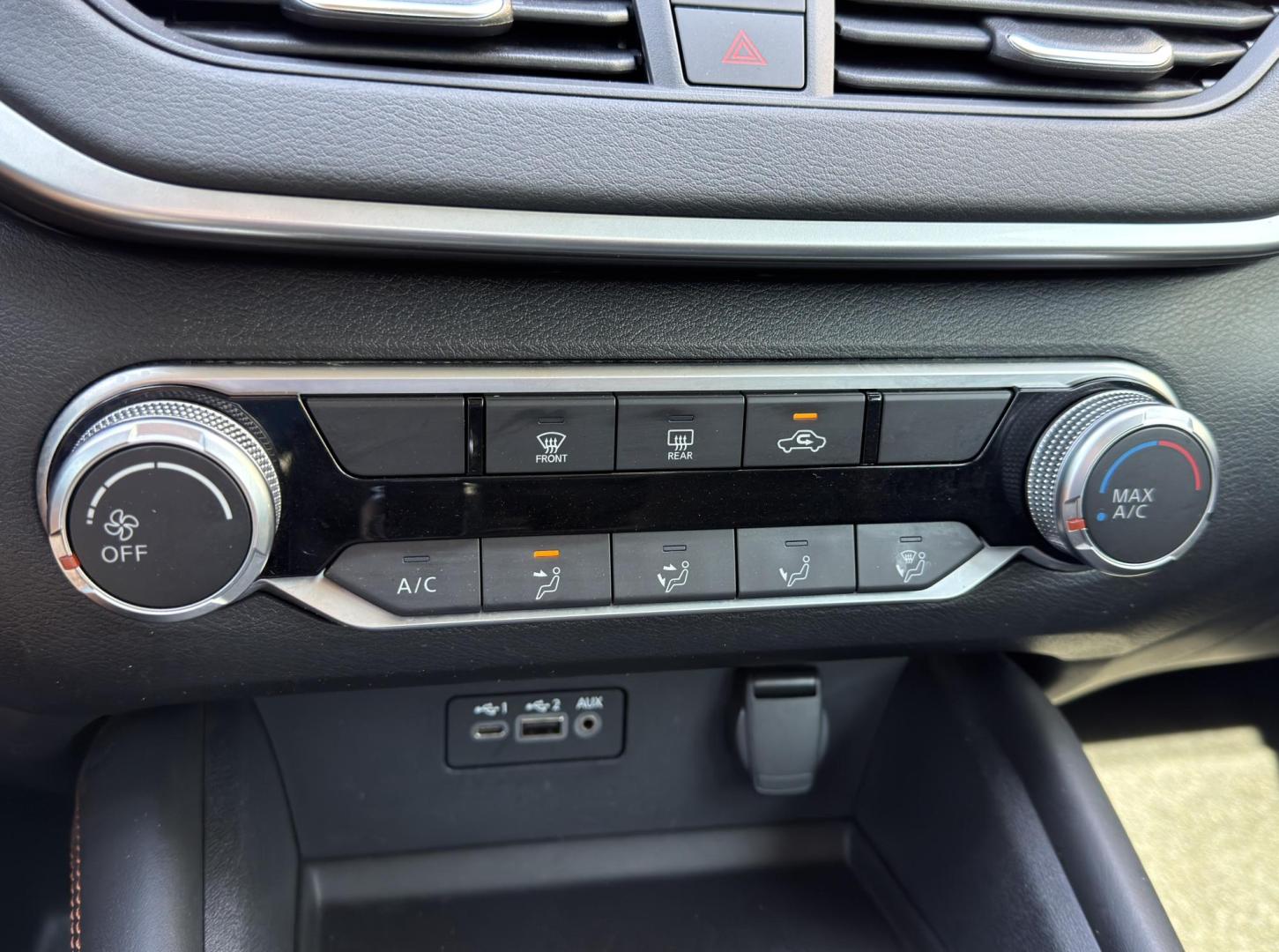 2020 BLUE /Black Nissan Altima 2.5 SR AWD (1N4BL4CW3LC) with an 2.5L 4 Cyl. engine, CVT transmission, located at 2990 Old Orchard Rd., Jackson, MO, 63755, 37.354214, -89.612106 - 2020 Nissan Altima 2.5 SR 1-Owner 101xxx miles All Wheel Drive 2.5L 4 Cyl. Automatic Leather Backup Camera Bluetooth Remote Start Cruise Power Windows/Locks/Mirrors We have financing available and we accept trades! Fill out a credit application on our website or come by today! If you ha - Photo#27