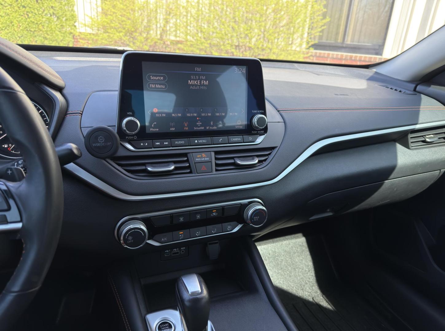 2020 BLUE /Black Nissan Altima 2.5 SR AWD (1N4BL4CW3LC) with an 2.5L 4 Cyl. engine, CVT transmission, located at 2990 Old Orchard Rd., Jackson, MO, 63755, 37.354214, -89.612106 - 2020 Nissan Altima 2.5 SR 1-Owner 101xxx miles All Wheel Drive 2.5L 4 Cyl. Automatic Leather Backup Camera Bluetooth Remote Start Cruise Power Windows/Locks/Mirrors We have financing available and we accept trades! Fill out a credit application on our website or come by today! If you ha - Photo#25