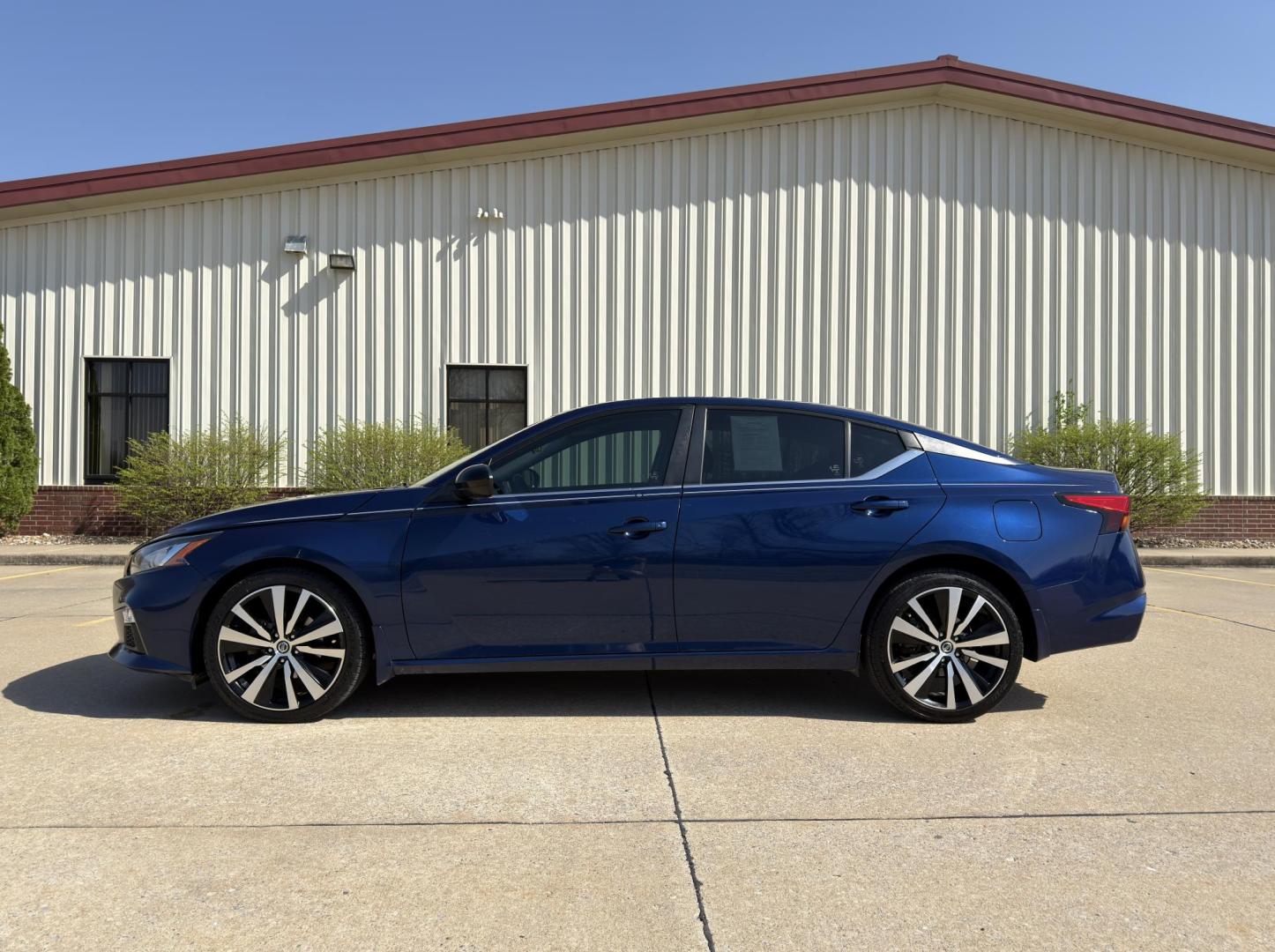 2020 BLUE /Black Nissan Altima 2.5 SR AWD (1N4BL4CW3LC) with an 2.5L 4 Cyl. engine, CVT transmission, located at 2990 Old Orchard Rd., Jackson, MO, 63755, 37.354214, -89.612106 - 2020 Nissan Altima 2.5 SR 1-Owner 101xxx miles All Wheel Drive 2.5L 4 Cyl. Automatic Leather Backup Camera Bluetooth Remote Start Cruise Power Windows/Locks/Mirrors We have financing available and we accept trades! Fill out a credit application on our website or come by today! If you ha - Photo#6