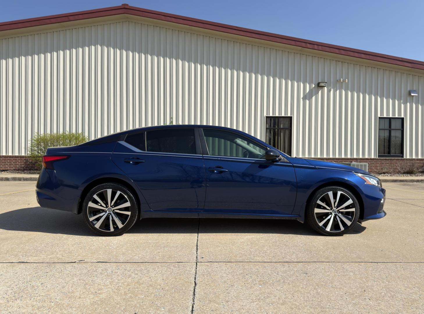 2020 BLUE /Black Nissan Altima 2.5 SR AWD (1N4BL4CW3LC) with an 2.5L 4 Cyl. engine, CVT transmission, located at 2990 Old Orchard Rd., Jackson, MO, 63755, 37.354214, -89.612106 - 2020 Nissan Altima 2.5 SR 1-Owner 101xxx miles All Wheel Drive 2.5L 4 Cyl. Automatic Leather Backup Camera Bluetooth Remote Start Cruise Power Windows/Locks/Mirrors We have financing available and we accept trades! Fill out a credit application on our website or come by today! If you ha - Photo#7