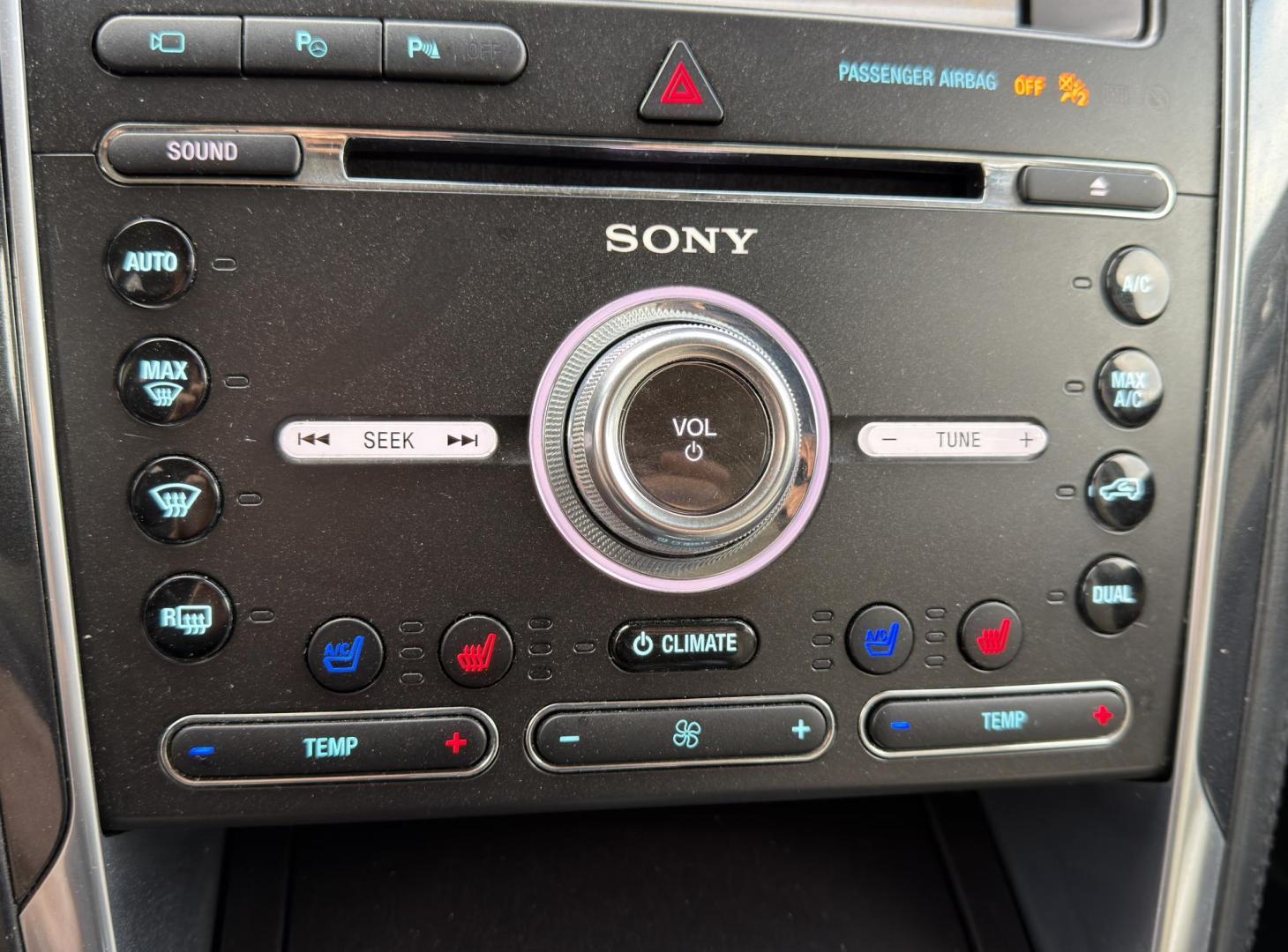 2017 WHITE /Tan Ford Explorer Platinum 4WD (1FM5K8HT1HG) with an 3.5L V6 engine, Automatic transmission, located at 2990 Old Orchard Rd., Jackson, MO, 63755, 37.354214, -89.612106 - 2017 Ford Explorer Platinum 133xxx miles 4 Wheel Drive 3.5L V6 Automatic Leather 3rd Row Navigation Backup Camera Power/Heated/Cooled Seats Heated Rear Seats Sunroof Bluetooth Remote Start Cruise Power Windows/Locks/Mirrors We have financing available and we accept trades! Fill out a - Photo#4