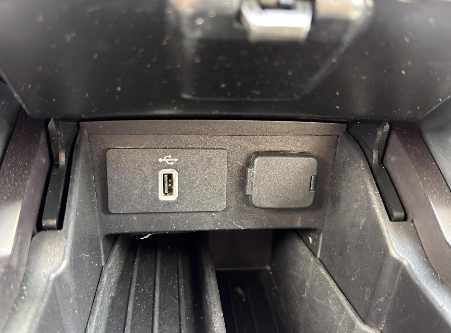 2017 WHITE /Tan Ford Explorer Platinum 4WD (1FM5K8HT1HG) with an 3.5L V6 engine, Automatic transmission, located at 2990 Old Orchard Rd., Jackson, MO, 63755, 37.354214, -89.612106 - 2017 Ford Explorer Platinum 133xxx miles 4 Wheel Drive 3.5L V6 Automatic Leather 3rd Row Navigation Backup Camera Power/Heated/Cooled Seats Heated Rear Seats Sunroof Bluetooth Remote Start Cruise Power Windows/Locks/Mirrors We have financing available and we accept trades! Fill out a - Photo#34