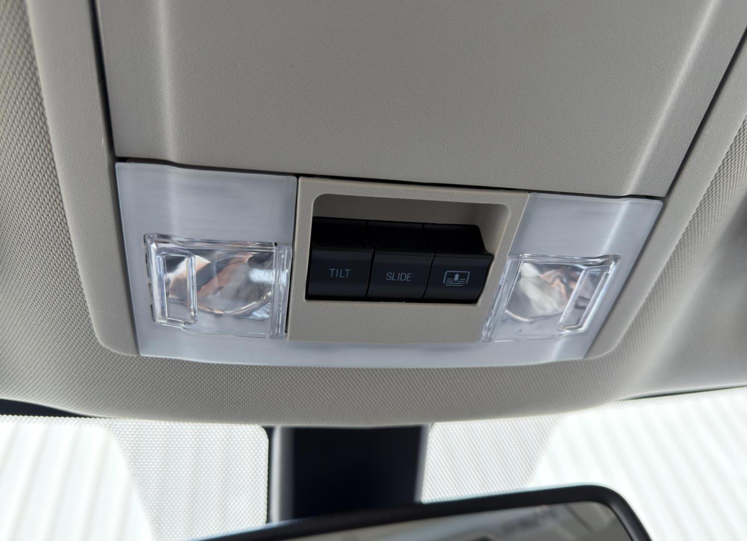 2017 WHITE /Tan Ford Explorer Platinum 4WD (1FM5K8HT1HG) with an 3.5L V6 engine, Automatic transmission, located at 2990 Old Orchard Rd., Jackson, MO, 63755, 37.354214, -89.612106 - 2017 Ford Explorer Platinum 133xxx miles 4 Wheel Drive 3.5L V6 Automatic Leather 3rd Row Navigation Backup Camera Power/Heated/Cooled Seats Heated Rear Seats Sunroof Bluetooth Remote Start Cruise Power Windows/Locks/Mirrors We have financing available and we accept trades! Fill out a - Photo#39