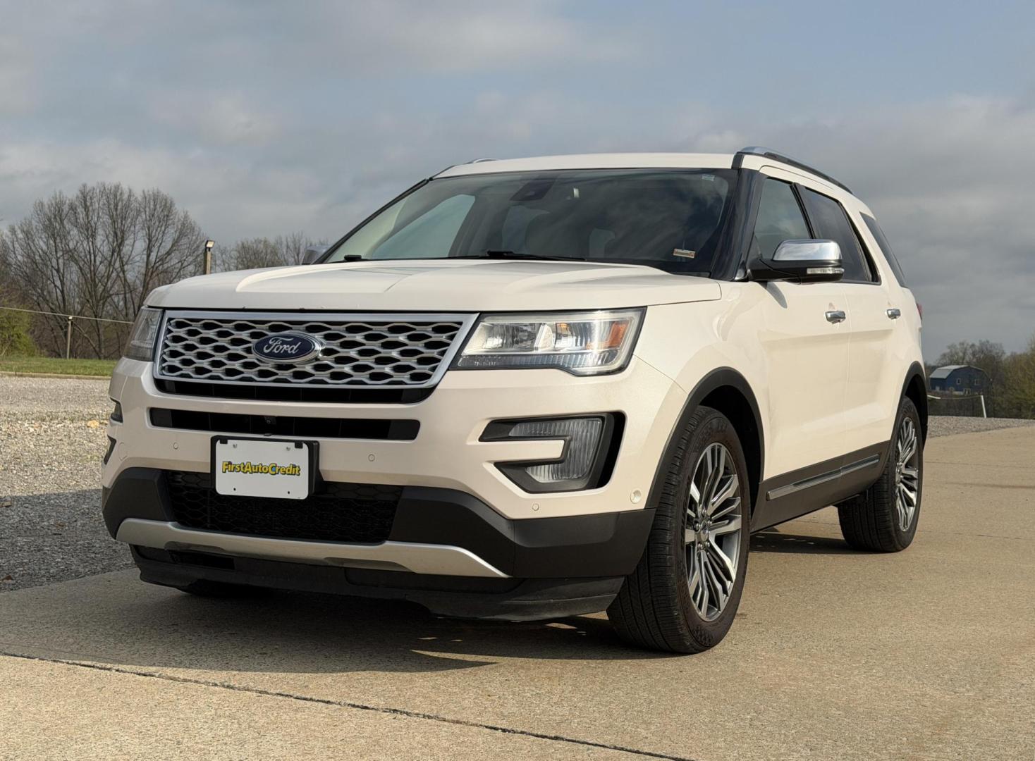 2017 WHITE /Tan Ford Explorer Platinum 4WD (1FM5K8HT1HG) with an 3.5L V6 engine, Automatic transmission, located at 2990 Old Orchard Rd., Jackson, MO, 63755, 37.354214, -89.612106 - 2017 Ford Explorer Platinum 133xxx miles 4 Wheel Drive 3.5L V6 Automatic Leather 3rd Row Navigation Backup Camera Power/Heated/Cooled Seats Heated Rear Seats Sunroof Bluetooth Remote Start Cruise Power Windows/Locks/Mirrors We have financing available and we accept trades! Fill out a - Photo#9