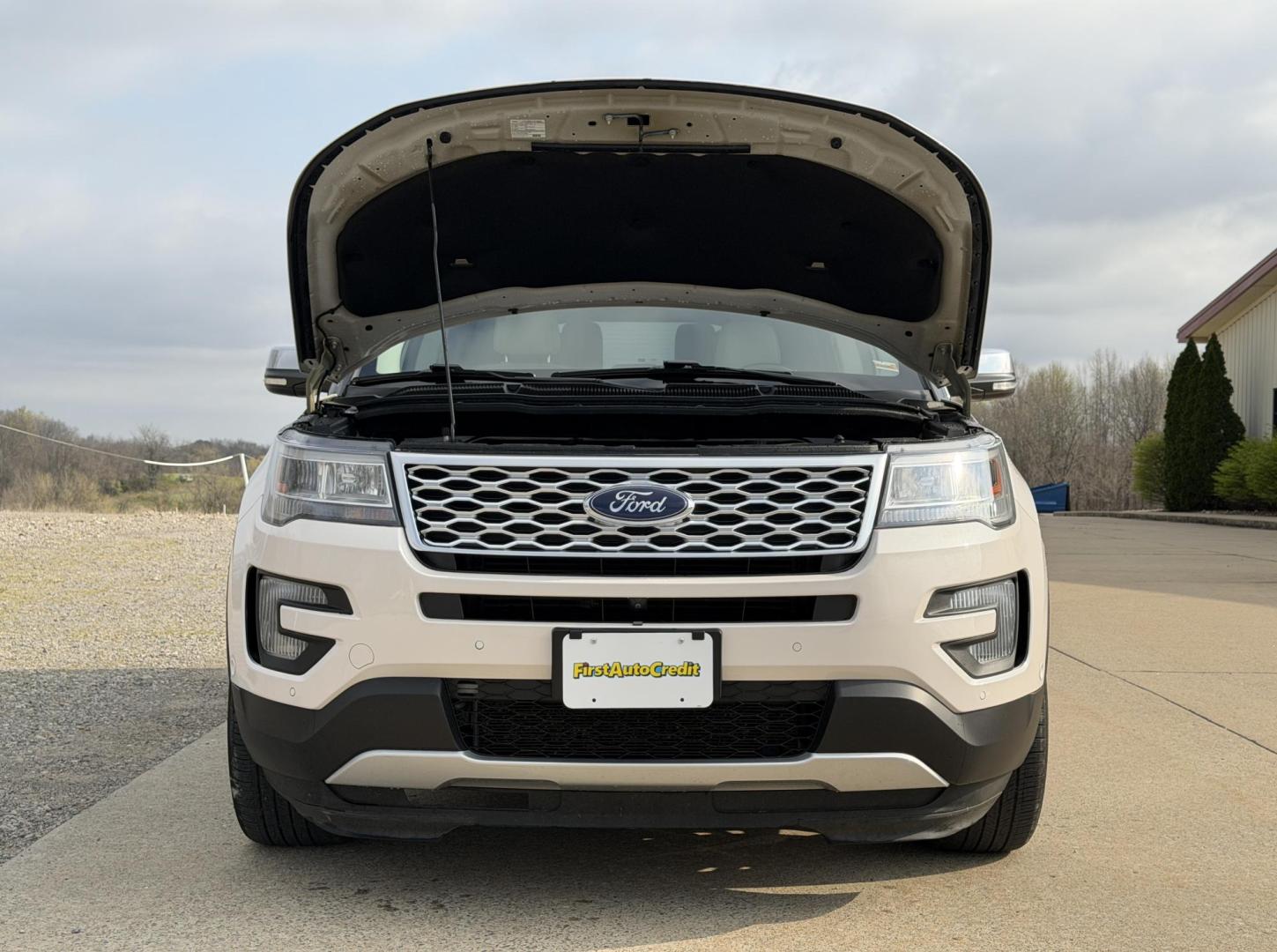 2017 WHITE /Tan Ford Explorer Platinum 4WD (1FM5K8HT1HG) with an 3.5L V6 engine, Automatic transmission, located at 2990 Old Orchard Rd., Jackson, MO, 63755, 37.354214, -89.612106 - 2017 Ford Explorer Platinum 133xxx miles 4 Wheel Drive 3.5L V6 Automatic Leather 3rd Row Navigation Backup Camera Power/Heated/Cooled Seats Heated Rear Seats Sunroof Bluetooth Remote Start Cruise Power Windows/Locks/Mirrors We have financing available and we accept trades! Fill out a - Photo#42