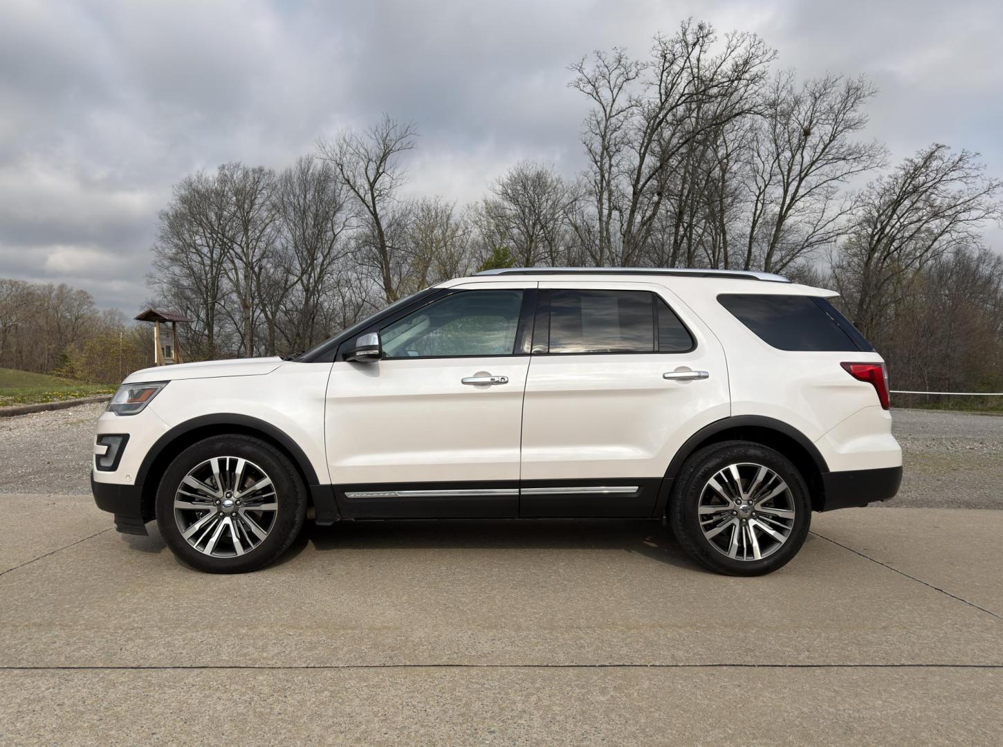 2017 WHITE /Tan Ford Explorer Platinum 4WD (1FM5K8HT1HG) with an 3.5L V6 engine, Automatic transmission, located at 2990 Old Orchard Rd., Jackson, MO, 63755, 37.354214, -89.612106 - 2017 Ford Explorer Platinum 133xxx miles 4 Wheel Drive 3.5L V6 Automatic Leather 3rd Row Navigation Backup Camera Power/Heated/Cooled Seats Heated Rear Seats Sunroof Bluetooth Remote Start Cruise Power Windows/Locks/Mirrors We have financing available and we accept trades! Fill out a - Photo#10