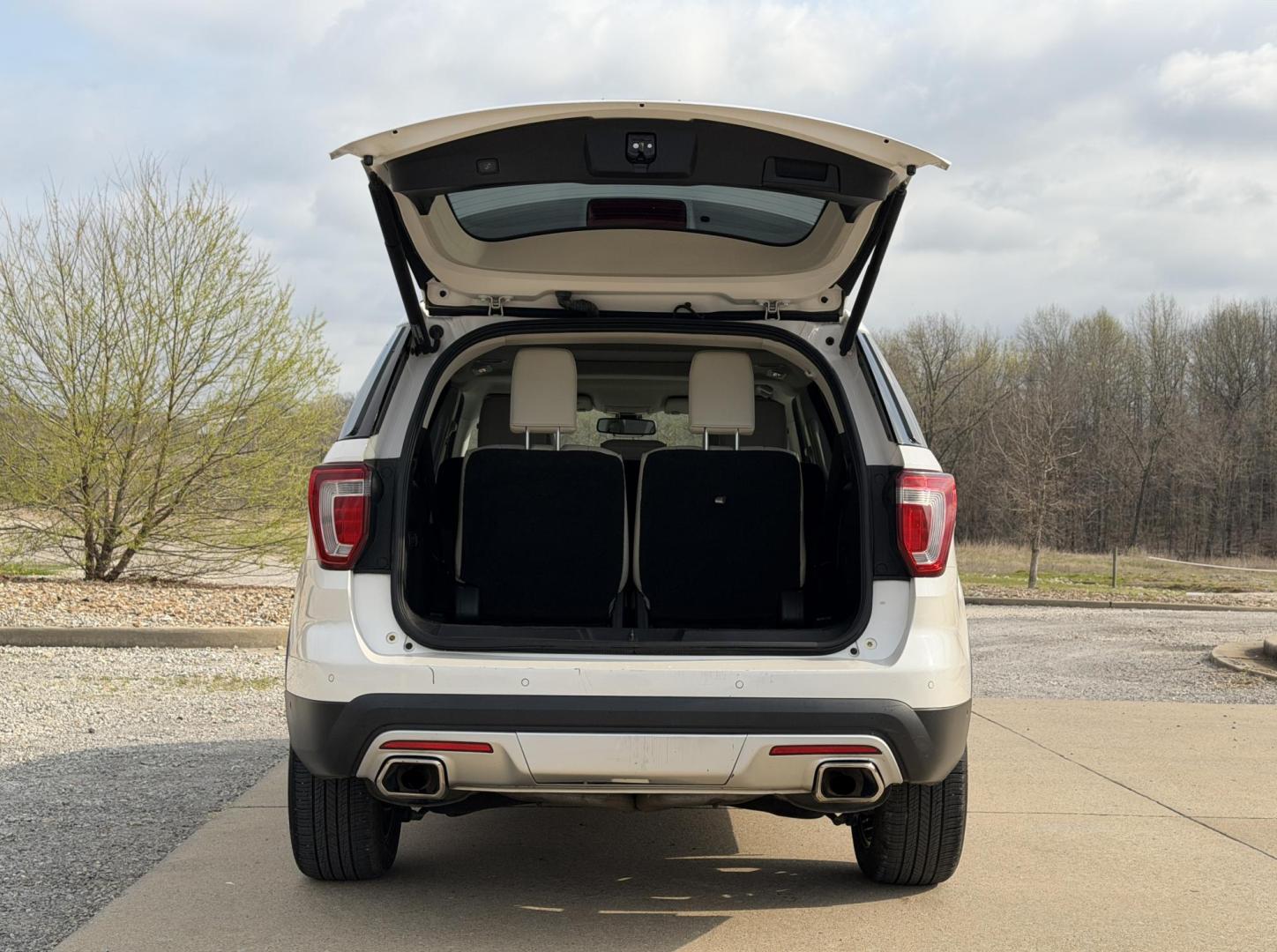 2017 WHITE /Tan Ford Explorer Platinum 4WD (1FM5K8HT1HG) with an 3.5L V6 engine, Automatic transmission, located at 2990 Old Orchard Rd., Jackson, MO, 63755, 37.354214, -89.612106 - 2017 Ford Explorer Platinum 133xxx miles 4 Wheel Drive 3.5L V6 Automatic Leather 3rd Row Navigation Backup Camera Power/Heated/Cooled Seats Heated Rear Seats Sunroof Bluetooth Remote Start Cruise Power Windows/Locks/Mirrors We have financing available and we accept trades! Fill out a - Photo#23
