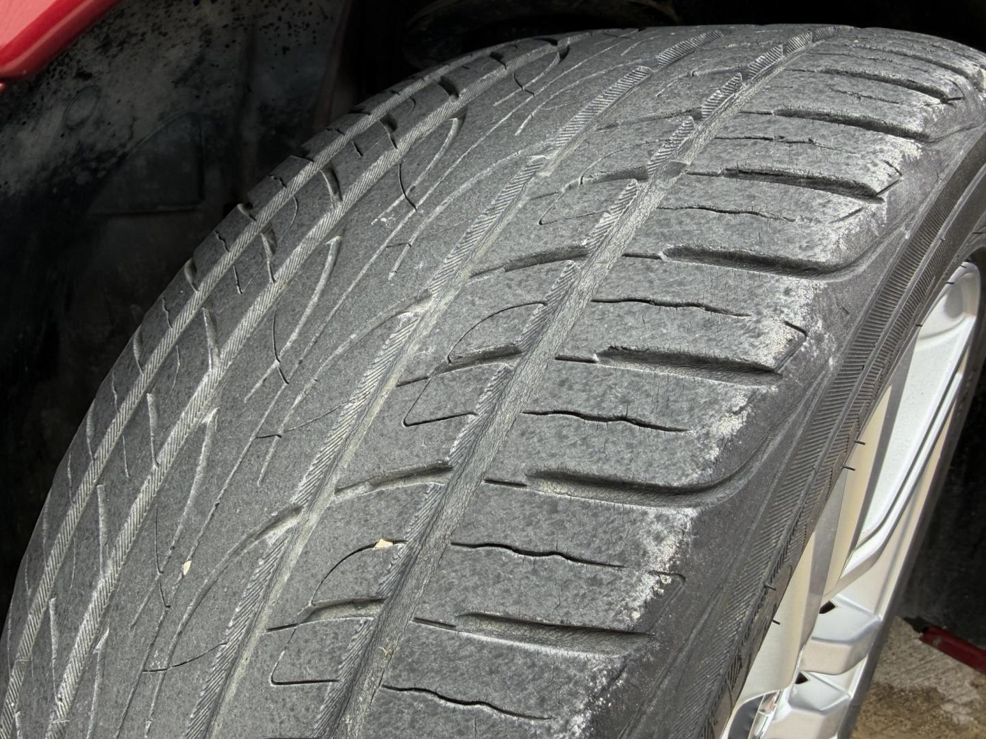 2009 MAROON /Black Pontiac G8 Base (6G2ER577X9L) with an 3.6L V6 engine, Automatic transmission, located at 2990 Old Orchard Rd., Jackson, MO, 63755, 37.354214, -89.612106 - 2009 Pontiac G8 82xxx miles Rear Wheel Drive 3.6L V6 Automatic Leather Power/Heated Seats Sunroof Remote Start Cruise Power Windows/Locks/Mirrors We have financing available and we accept trades! Fill out a credit application on our website or come by today! If you have any questions, gi - Photo#32