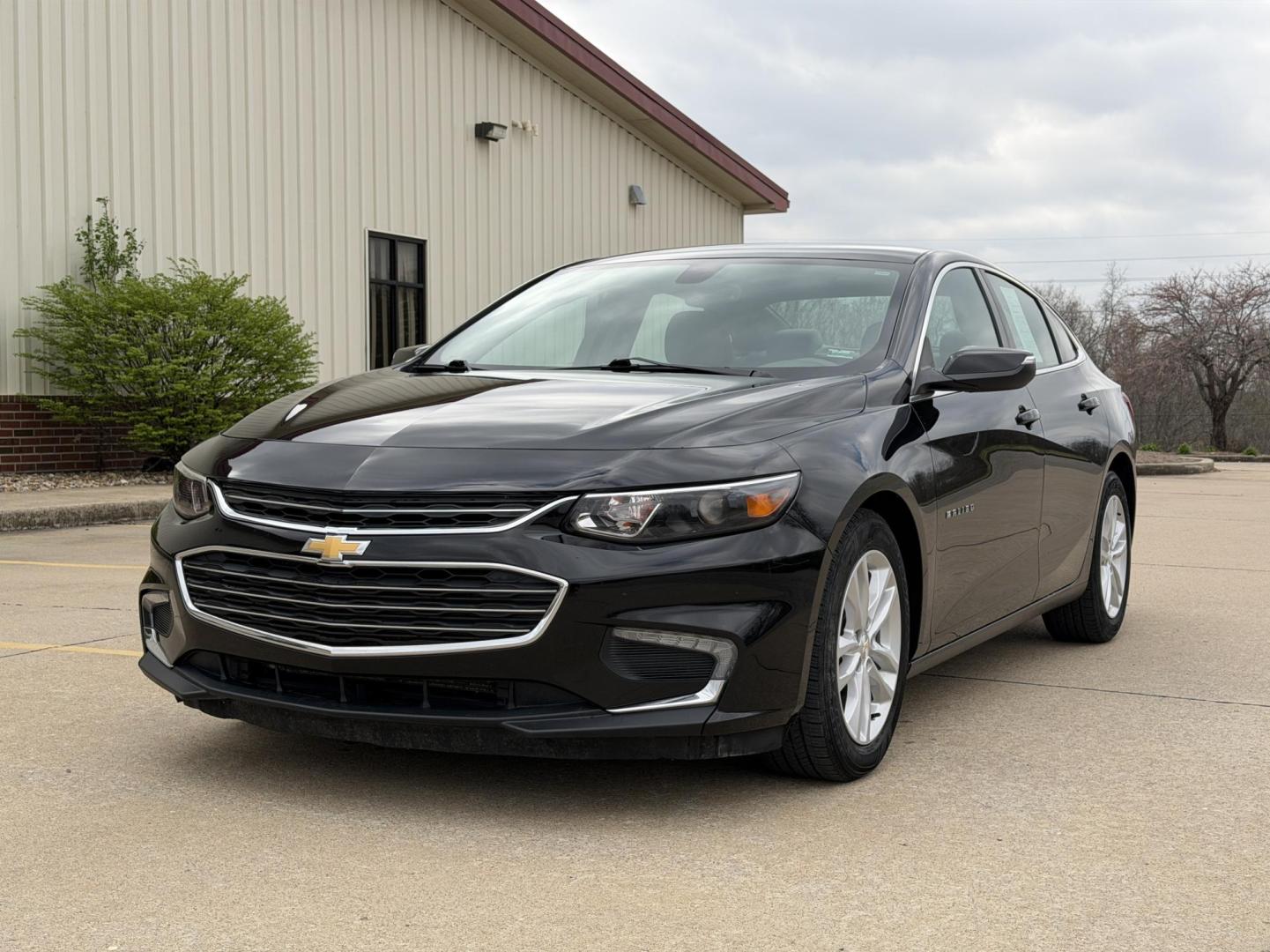 2018 BLACK /Gray Chevrolet Malibu LT (1G1ZD5ST5JF) with an 1.5L 4 Cyl. engine, Automatic transmission, located at 2990 Old Orchard Rd., Jackson, MO, 63755, 37.354214, -89.612106 - 2018 Chevrolet Malibu LT 1-Owner 42xxx miles Front Wheel Drive 1.5L 4 Cyl. Automatic Leather Backup Camera Power/Heated Seats Bluetooth Remote Start Cruise Power Windows/Locks/Mirrors We have financing available and we accept trades! Fill out a credit application on our website or come - Photo#7