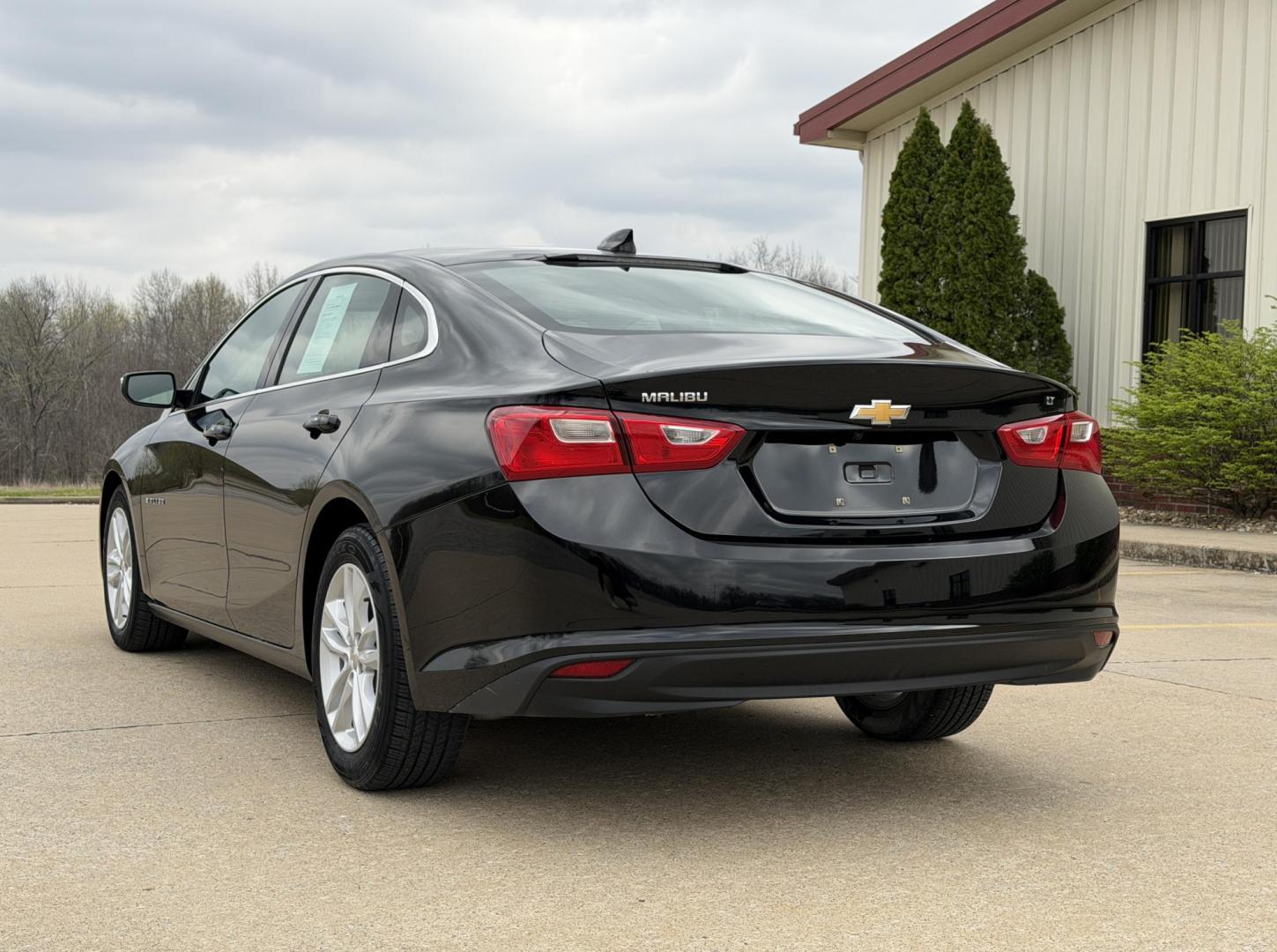 2018 BLACK /Gray Chevrolet Malibu LT (1G1ZD5ST5JF) with an 1.5L 4 Cyl. engine, Automatic transmission, located at 2990 Old Orchard Rd., Jackson, MO, 63755, 37.354214, -89.612106 - 2018 Chevrolet Malibu LT 1-Owner 42xxx miles Front Wheel Drive 1.5L 4 Cyl. Automatic Leather Backup Camera Power/Heated Seats Bluetooth Remote Start Cruise Power Windows/Locks/Mirrors We have financing available and we accept trades! Fill out a credit application on our website or come - Photo#11