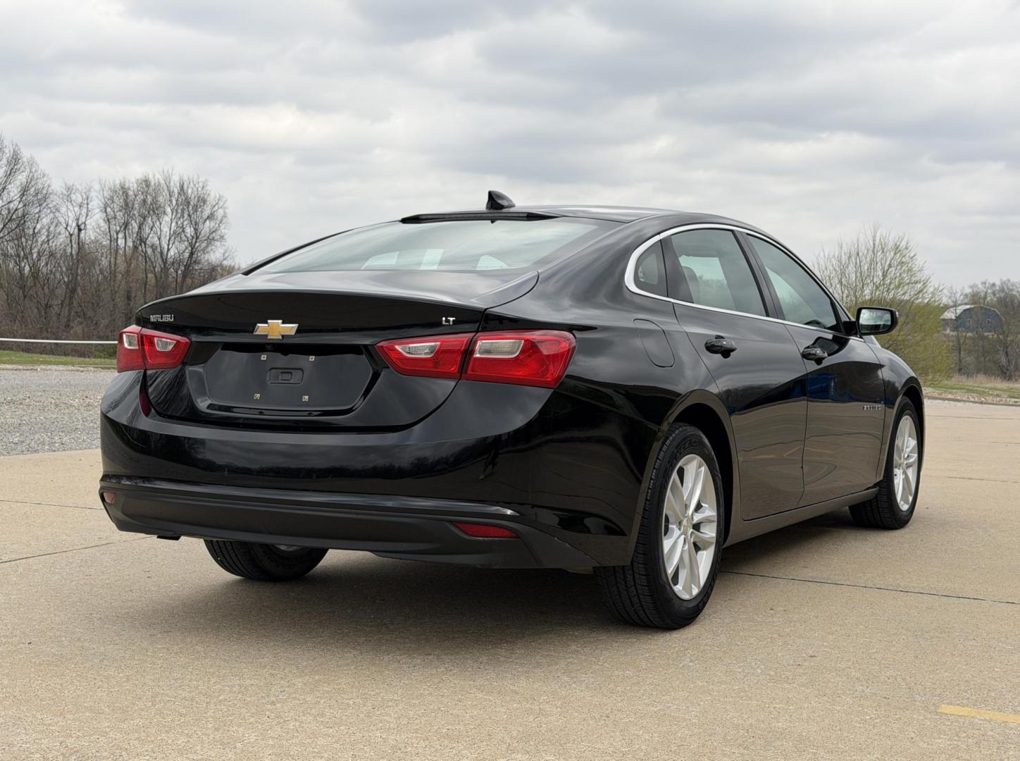 2018 BLACK /Gray Chevrolet Malibu LT (1G1ZD5ST5JF) with an 1.5L 4 Cyl. engine, Automatic transmission, located at 2990 Old Orchard Rd., Jackson, MO, 63755, 37.354214, -89.612106 - 2018 Chevrolet Malibu LT 1-Owner 42xxx miles Front Wheel Drive 1.5L 4 Cyl. Automatic Leather Backup Camera Power/Heated Seats Bluetooth Remote Start Cruise Power Windows/Locks/Mirrors We have financing available and we accept trades! Fill out a credit application on our website or come - Photo#10
