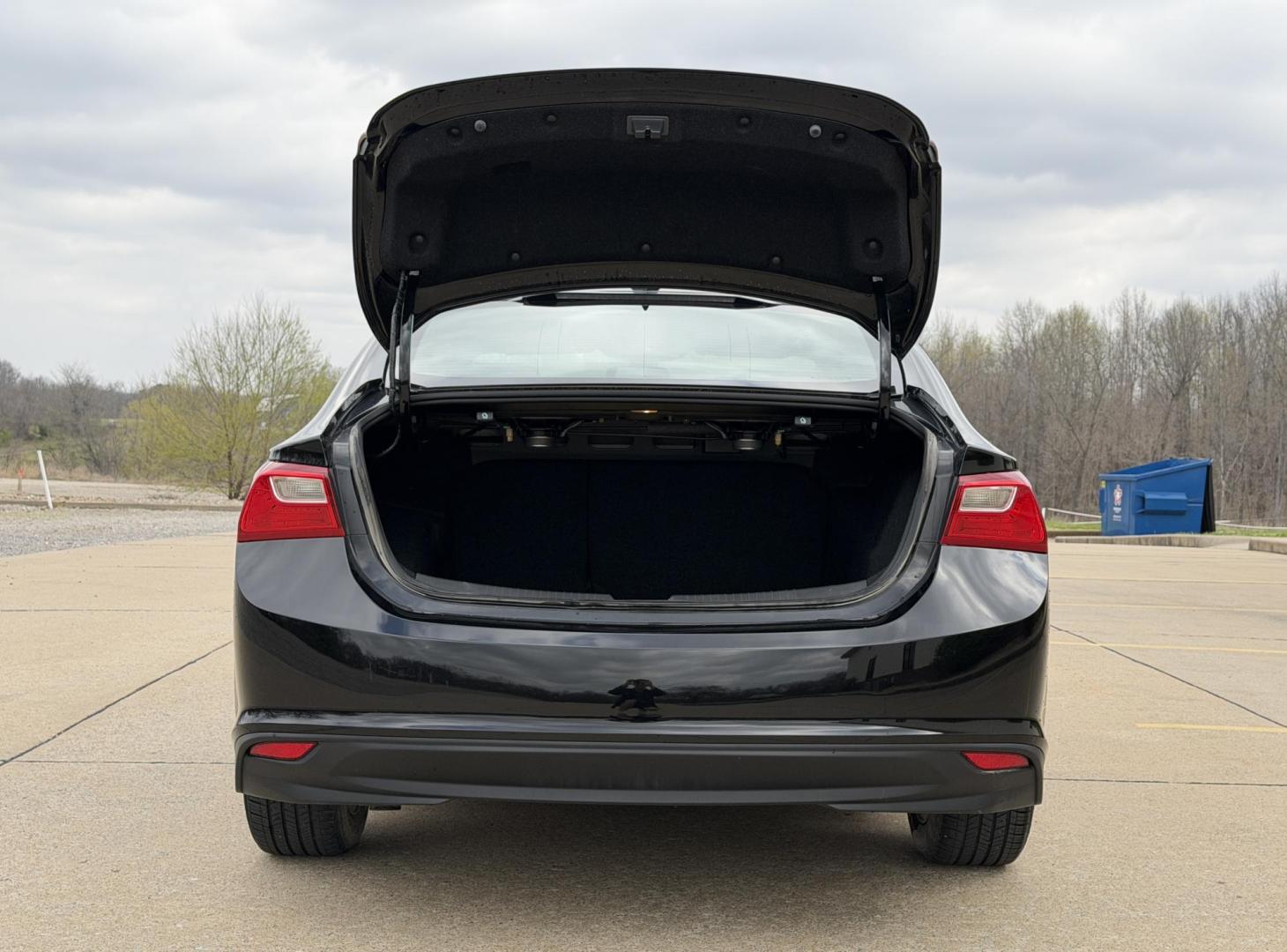 2018 BLACK /Gray Chevrolet Malibu LT (1G1ZD5ST5JF) with an 1.5L 4 Cyl. engine, Automatic transmission, located at 2990 Old Orchard Rd., Jackson, MO, 63755, 37.354214, -89.612106 - 2018 Chevrolet Malibu LT 1-Owner 42xxx miles Front Wheel Drive 1.5L 4 Cyl. Automatic Leather Backup Camera Power/Heated Seats Bluetooth Remote Start Cruise Power Windows/Locks/Mirrors We have financing available and we accept trades! Fill out a credit application on our website or come - Photo#20