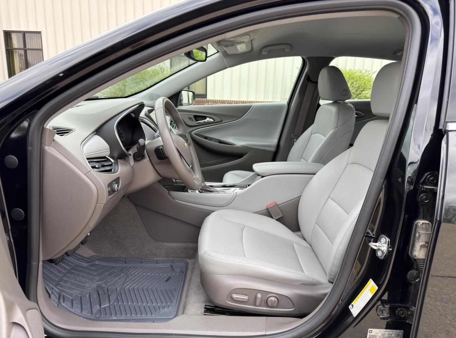 2018 BLACK /Gray Chevrolet Malibu LT (1G1ZD5ST5JF) with an 1.5L 4 Cyl. engine, Automatic transmission, located at 2990 Old Orchard Rd., Jackson, MO, 63755, 37.354214, -89.612106 - 2018 Chevrolet Malibu LT 1-Owner 42xxx miles Front Wheel Drive 1.5L 4 Cyl. Automatic Leather Backup Camera Power/Heated Seats Bluetooth Remote Start Cruise Power Windows/Locks/Mirrors We have financing available and we accept trades! Fill out a credit application on our website or come - Photo#15