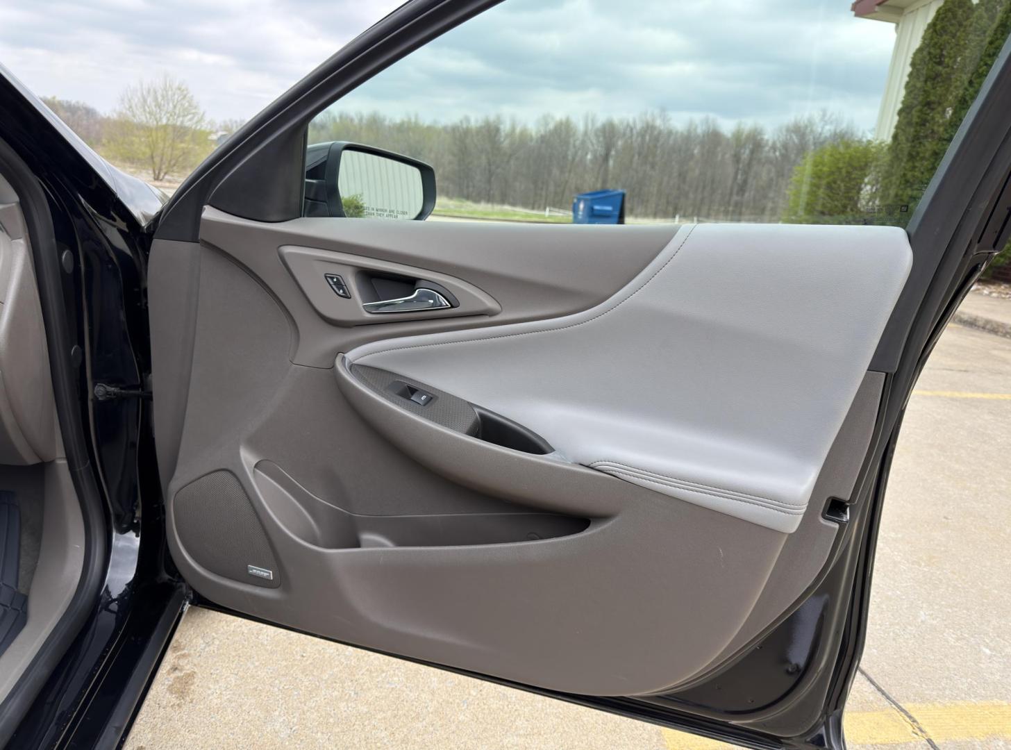 2018 BLACK /Gray Chevrolet Malibu LT (1G1ZD5ST5JF) with an 1.5L 4 Cyl. engine, Automatic transmission, located at 2990 Old Orchard Rd., Jackson, MO, 63755, 37.354214, -89.612106 - 2018 Chevrolet Malibu LT 1-Owner 42xxx miles Front Wheel Drive 1.5L 4 Cyl. Automatic Leather Backup Camera Power/Heated Seats Bluetooth Remote Start Cruise Power Windows/Locks/Mirrors We have financing available and we accept trades! Fill out a credit application on our website or come - Photo#16