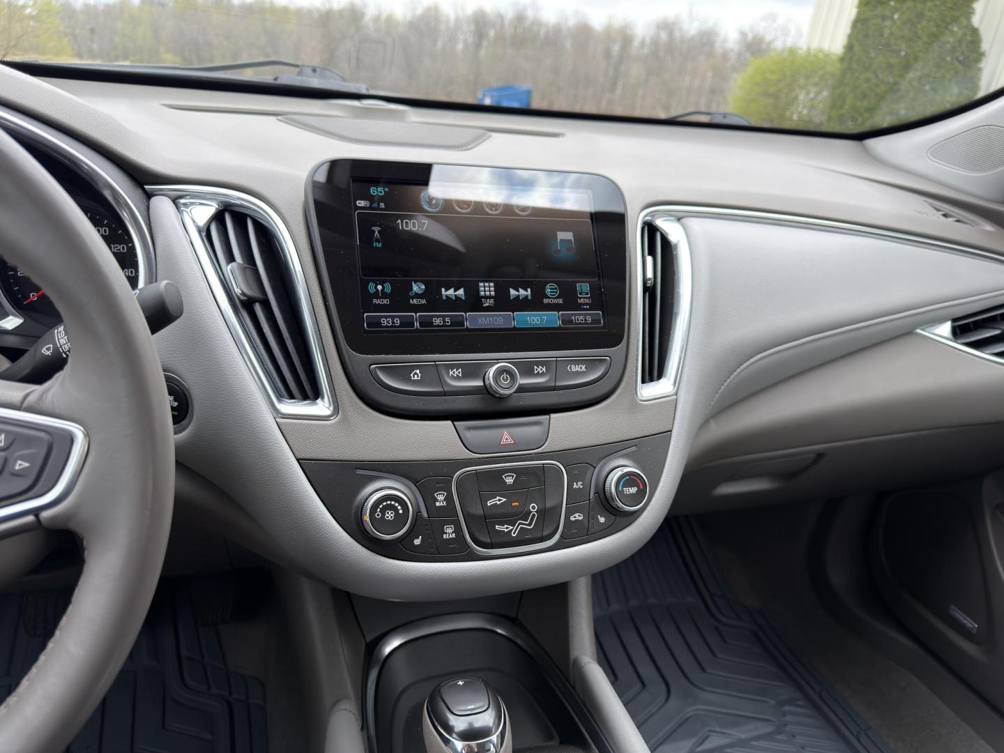 2018 BLACK /Gray Chevrolet Malibu LT (1G1ZD5ST5JF) with an 1.5L 4 Cyl. engine, Automatic transmission, located at 2990 Old Orchard Rd., Jackson, MO, 63755, 37.354214, -89.612106 - 2018 Chevrolet Malibu LT 1-Owner 42xxx miles Front Wheel Drive 1.5L 4 Cyl. Automatic Leather Backup Camera Power/Heated Seats Bluetooth Remote Start Cruise Power Windows/Locks/Mirrors We have financing available and we accept trades! Fill out a credit application on our website or come - Photo#27