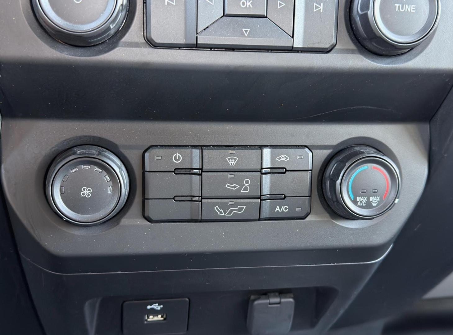 2020 WHITE /Gray Ford F-150 XL SuperCab 8-ft. 2WD (1FTEX1C47LK) with an 3.5L V6 engine, Automatic transmission, located at 2990 Old Orchard Rd., Jackson, MO, 63755, 37.354214, -89.612106 - 2020 Ford F-150 XL 1-Owner 102xxx miles Rear Wheel Drive 3.5L V6 Automatic Backup Camera Bluetooth Cruise Power Windows/Locks/Mirrors We have financing available and we accept trades! Fill out a credit application on our website or come by today! If you have any questions, give us a call - Photo#26