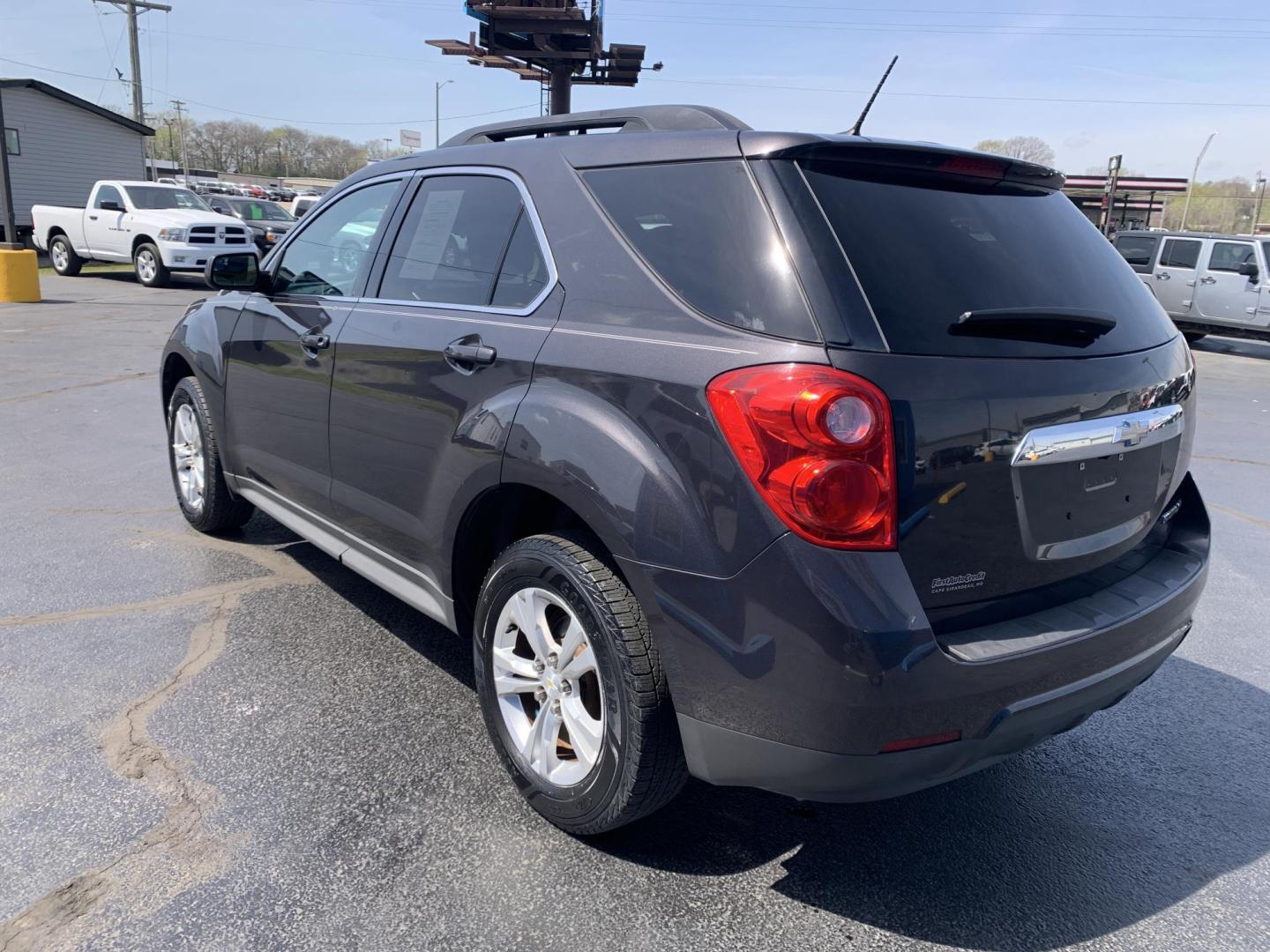 2013 GRAY /GRAY Chevrolet Equinox 1LT 2WD (2GNALDEKXD6) with an 2.4L L4 DOHC 16V engine, Automatic transmission, located at 506 S. Kingshighway, Cape Girardeau, MO, 63703, (573) 235-5000, 37.294991, -89.553635 - 2013 Chevrolet Equinox 1LT 91,xxx miles Cruise Control Front Wheel Drive Power windows/locks/mirrors We have financing available and we accept trades! Fill out a credit application on our website or come by today! If you have any questions, give us a call at (573) 235-5000 or visit our websi - Photo#5