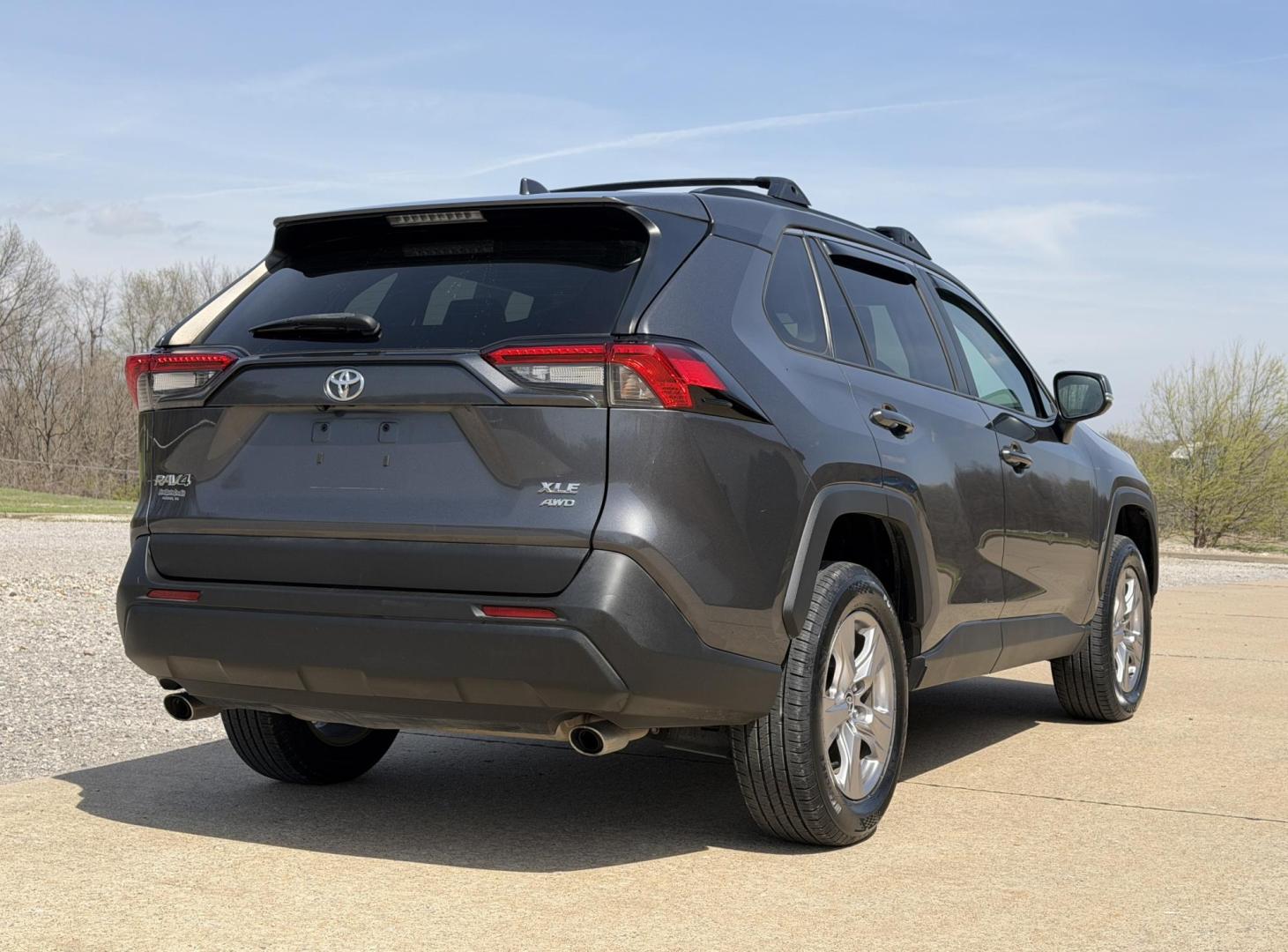 2022 GRAY /Black Toyota RAV4 XLE AWD (2T3P1RFV6NC) with an 2.5L 4 Cyl. engine, Automatic transmission, located at 2990 Old Orchard Rd., Jackson, MO, 63755, 37.354214, -89.612106 - 2022 Toyota RAV4 XLE 1-Owner 135xxx miles All Wheel Drive 2.5L 4 Cyl. Automatic Backup Camera Power Driver Seat Bluetooth Cruise Power Windows/Locks/Mirrors We have financing available and we accept trades! Fill out a credit application on our website or come by today! If you have any qu - Photo#7