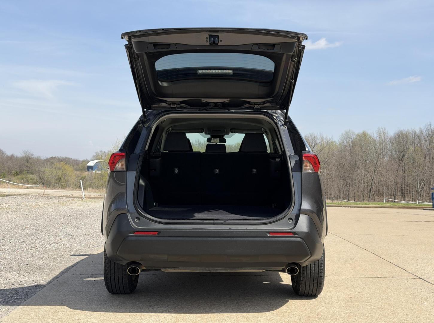 2022 GRAY /Black Toyota RAV4 XLE AWD (2T3P1RFV6NC) with an 2.5L 4 Cyl. engine, Automatic transmission, located at 2990 Old Orchard Rd., Jackson, MO, 63755, 37.354214, -89.612106 - 2022 Toyota RAV4 XLE 1-Owner 135xxx miles All Wheel Drive 2.5L 4 Cyl. Automatic Backup Camera Power Driver Seat Bluetooth Cruise Power Windows/Locks/Mirrors We have financing available and we accept trades! Fill out a credit application on our website or come by today! If you have any qu - Photo#17