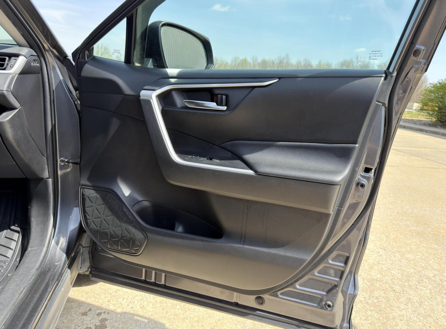 2022 GRAY /Black Toyota RAV4 XLE AWD (2T3P1RFV6NC) with an 2.5L 4 Cyl. engine, Automatic transmission, located at 2990 Old Orchard Rd., Jackson, MO, 63755, 37.354214, -89.612106 - 2022 Toyota RAV4 XLE 1-Owner 135xxx miles All Wheel Drive 2.5L 4 Cyl. Automatic Backup Camera Power Driver Seat Bluetooth Cruise Power Windows/Locks/Mirrors We have financing available and we accept trades! Fill out a credit application on our website or come by today! If you have any qu - Photo#13