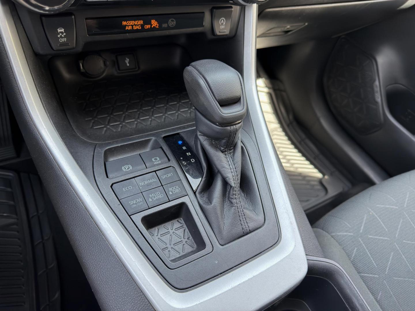 2022 GRAY /Black Toyota RAV4 XLE AWD (2T3P1RFV6NC) with an 2.5L 4 Cyl. engine, Automatic transmission, located at 2990 Old Orchard Rd., Jackson, MO, 63755, 37.354214, -89.612106 - 2022 Toyota RAV4 XLE 1-Owner 135xxx miles All Wheel Drive 2.5L 4 Cyl. Automatic Backup Camera Power Driver Seat Bluetooth Cruise Power Windows/Locks/Mirrors We have financing available and we accept trades! Fill out a credit application on our website or come by today! If you have any qu - Photo#23