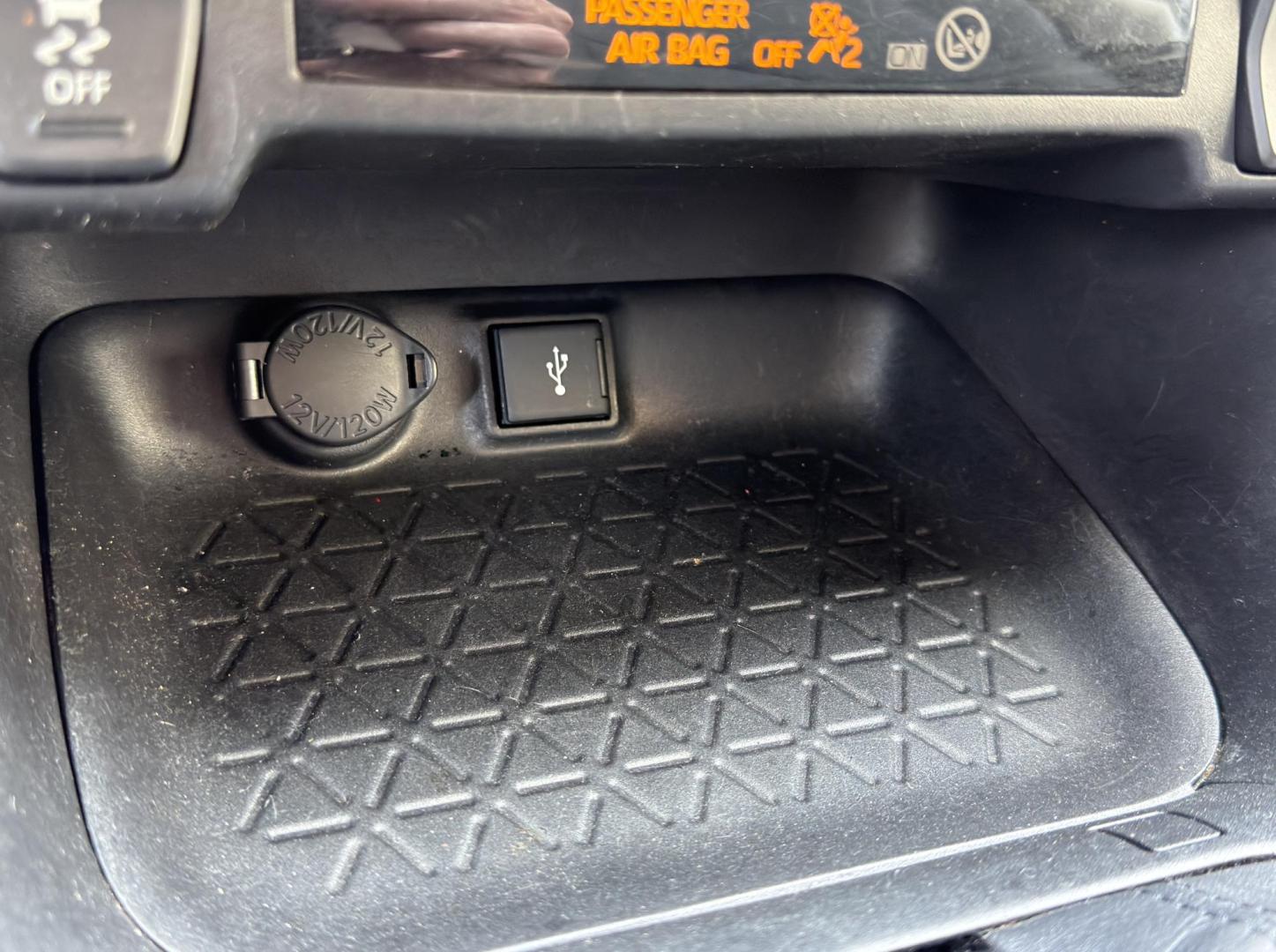 2022 GRAY /Black Toyota RAV4 XLE AWD (2T3P1RFV6NC) with an 2.5L 4 Cyl. engine, Automatic transmission, located at 2990 Old Orchard Rd., Jackson, MO, 63755, 37.354214, -89.612106 - 2022 Toyota RAV4 XLE 1-Owner 135xxx miles All Wheel Drive 2.5L 4 Cyl. Automatic Backup Camera Power Driver Seat Bluetooth Cruise Power Windows/Locks/Mirrors We have financing available and we accept trades! Fill out a credit application on our website or come by today! If you have any qu - Photo#27