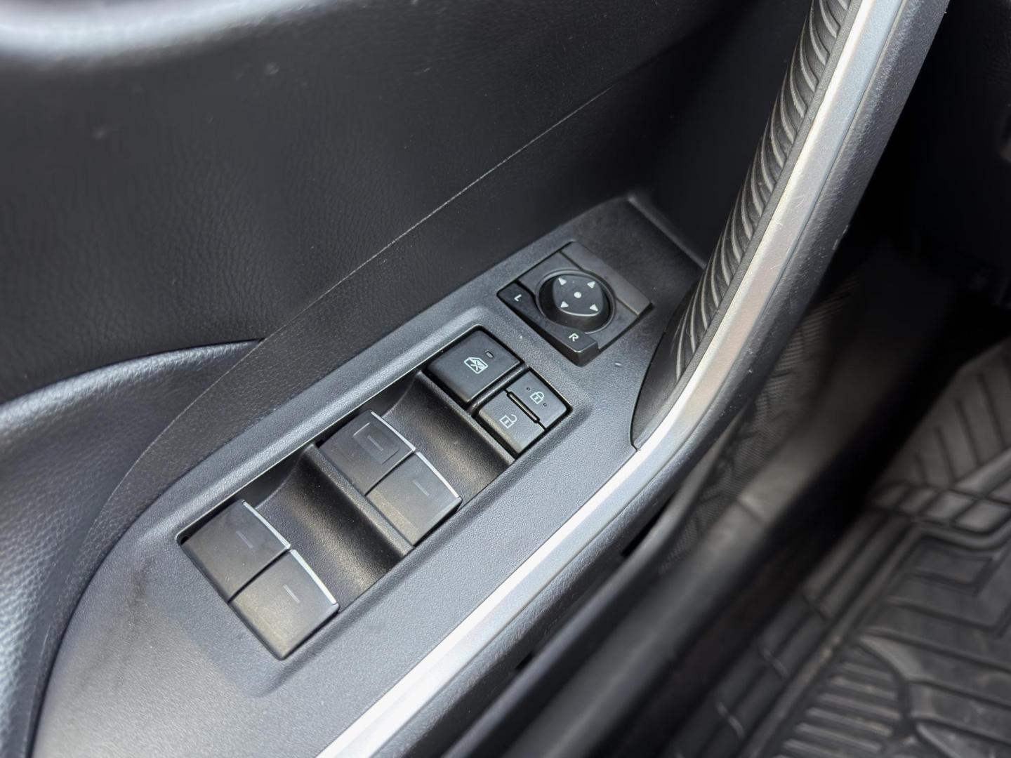 2022 GRAY /Black Toyota RAV4 XLE AWD (2T3P1RFV6NC) with an 2.5L 4 Cyl. engine, Automatic transmission, located at 2990 Old Orchard Rd., Jackson, MO, 63755, 37.354214, -89.612106 - 2022 Toyota RAV4 XLE 1-Owner 135xxx miles All Wheel Drive 2.5L 4 Cyl. Automatic Backup Camera Power Driver Seat Bluetooth Cruise Power Windows/Locks/Mirrors We have financing available and we accept trades! Fill out a credit application on our website or come by today! If you have any qu - Photo#28