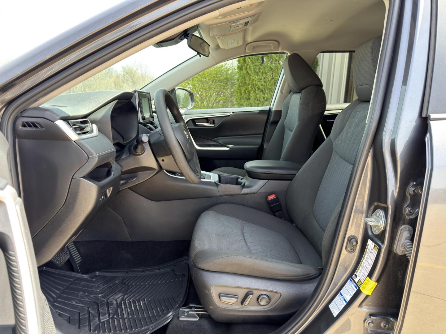 2022 GRAY /Black Toyota RAV4 XLE AWD (2T3P1RFV6NC) with an 2.5L 4 Cyl. engine, Automatic transmission, located at 2990 Old Orchard Rd., Jackson, MO, 63755, 37.354214, -89.612106 - 2022 Toyota RAV4 XLE 1-Owner 135xxx miles All Wheel Drive 2.5L 4 Cyl. Automatic Backup Camera Power Driver Seat Bluetooth Cruise Power Windows/Locks/Mirrors We have financing available and we accept trades! Fill out a credit application on our website or come by today! If you have any qu - Photo#12