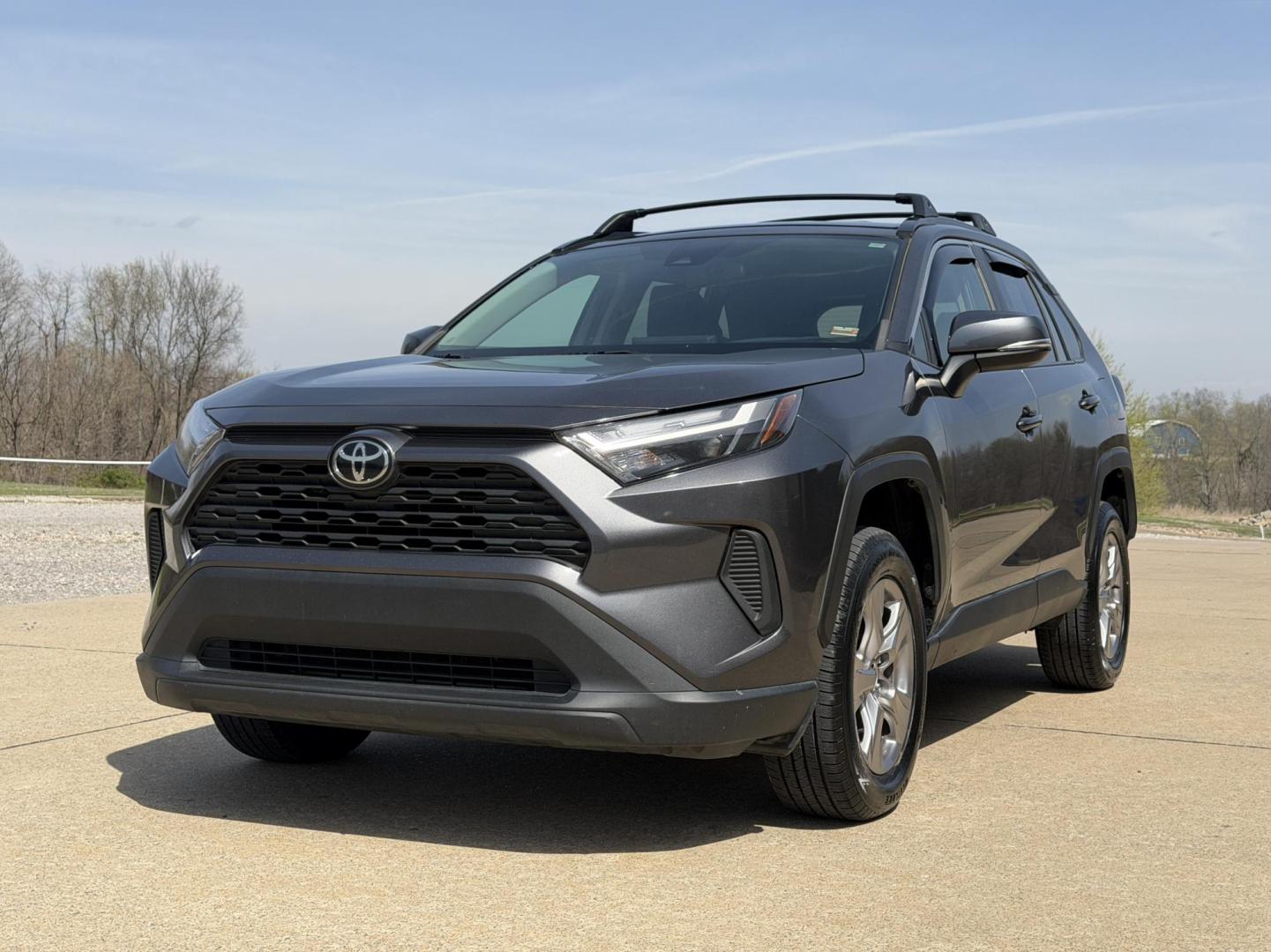 2022 GRAY /Black Toyota RAV4 XLE AWD (2T3P1RFV6NC) with an 2.5L 4 Cyl. engine, Automatic transmission, located at 2990 Old Orchard Rd., Jackson, MO, 63755, 37.354214, -89.612106 - 2022 Toyota RAV4 XLE 1-Owner 135xxx miles All Wheel Drive 2.5L 4 Cyl. Automatic Backup Camera Power Driver Seat Bluetooth Cruise Power Windows/Locks/Mirrors We have financing available and we accept trades! Fill out a credit application on our website or come by today! If you have any qu - Photo#4