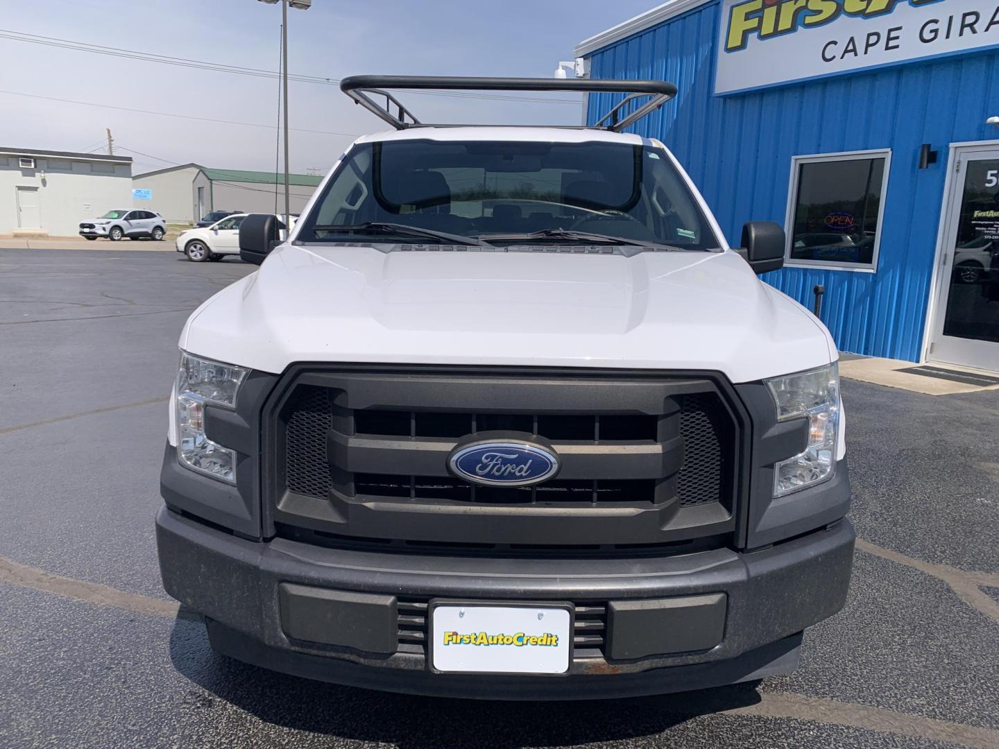 2017 WHITE /GRAY Ford F-150 XL SuperCab 6.5-ft. Bed 2WD (1FTEX1C8XHK) with an 3.5L V6 DOHC 24V engine, Automatic transmission, located at 506 S. Kingshighway, Cape Girardeau, MO, 63703, (573) 235-5000, 37.294991, -89.553635 - 2017 Ford F-150 XL SuperCab 6.5-ft. Bed 2WD 118,xxx miles Cruise Control Bluetooth Power Windows/Locks/Mirrors We have financing available and we accept trades! Fill out a credit application on our website or come by today! If you have any questions, give us a call at (573) 235-5000 or visit - Photo#1