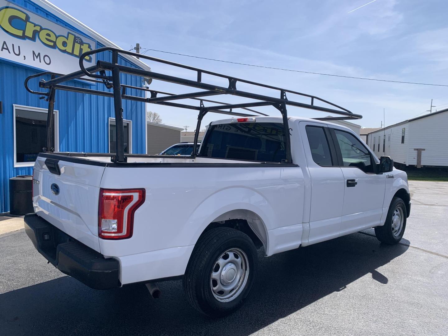 2017 WHITE /GRAY Ford F-150 XL SuperCab 6.5-ft. Bed 2WD (1FTEX1C8XHK) with an 3.5L V6 DOHC 24V engine, Automatic transmission, located at 506 S. Kingshighway, Cape Girardeau, MO, 63703, (573) 235-5000, 37.294991, -89.553635 - 2017 Ford F-150 XL SuperCab 6.5-ft. Bed 2WD 118,xxx miles Cruise Control Bluetooth Power Windows/Locks/Mirrors We have financing available and we accept trades! Fill out a credit application on our website or come by today! If you have any questions, give us a call at (573) 235-5000 or visit - Photo#8