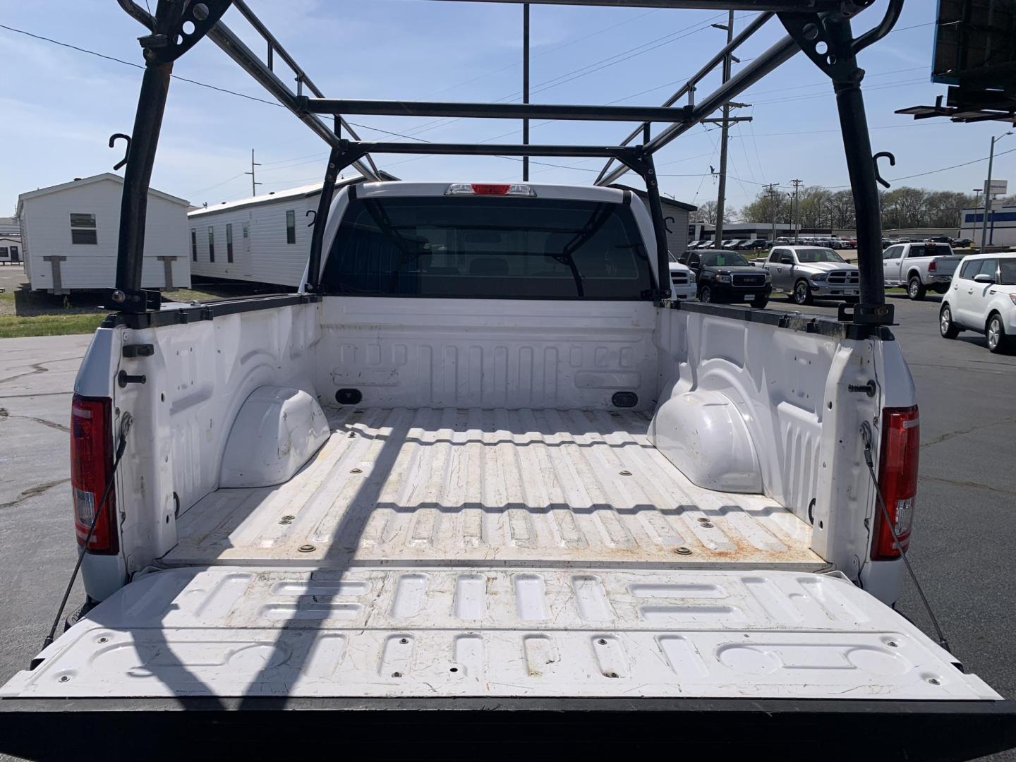 2017 WHITE /GRAY Ford F-150 XL SuperCab 6.5-ft. Bed 2WD (1FTEX1C8XHK) with an 3.5L V6 DOHC 24V engine, Automatic transmission, located at 506 S. Kingshighway, Cape Girardeau, MO, 63703, (573) 235-5000, 37.294991, -89.553635 - 2017 Ford F-150 XL SuperCab 6.5-ft. Bed 2WD 118,xxx miles Cruise Control Bluetooth Power Windows/Locks/Mirrors We have financing available and we accept trades! Fill out a credit application on our website or come by today! If you have any questions, give us a call at (573) 235-5000 or visit - Photo#7