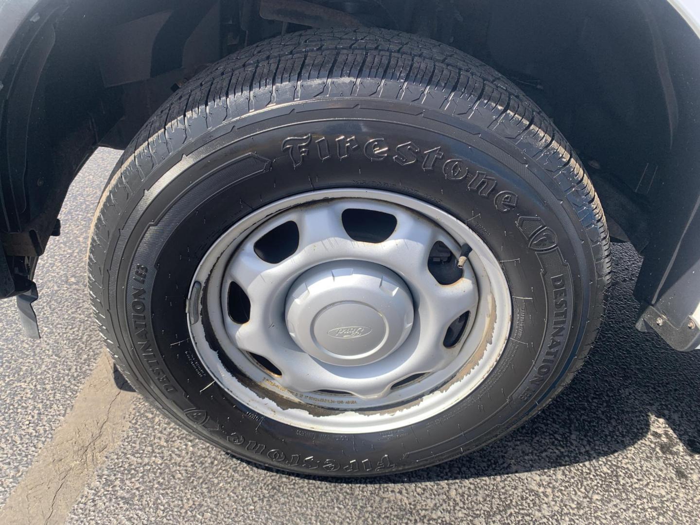 2017 WHITE /GRAY Ford F-150 XL SuperCab 6.5-ft. Bed 2WD (1FTEX1C8XHK) with an 3.5L V6 DOHC 24V engine, Automatic transmission, located at 506 S. Kingshighway, Cape Girardeau, MO, 63703, (573) 235-5000, 37.294991, -89.553635 - 2017 Ford F-150 XL SuperCab 6.5-ft. Bed 2WD 118,xxx miles Cruise Control Bluetooth Power Windows/Locks/Mirrors We have financing available and we accept trades! Fill out a credit application on our website or come by today! If you have any questions, give us a call at (573) 235-5000 or visit - Photo#31