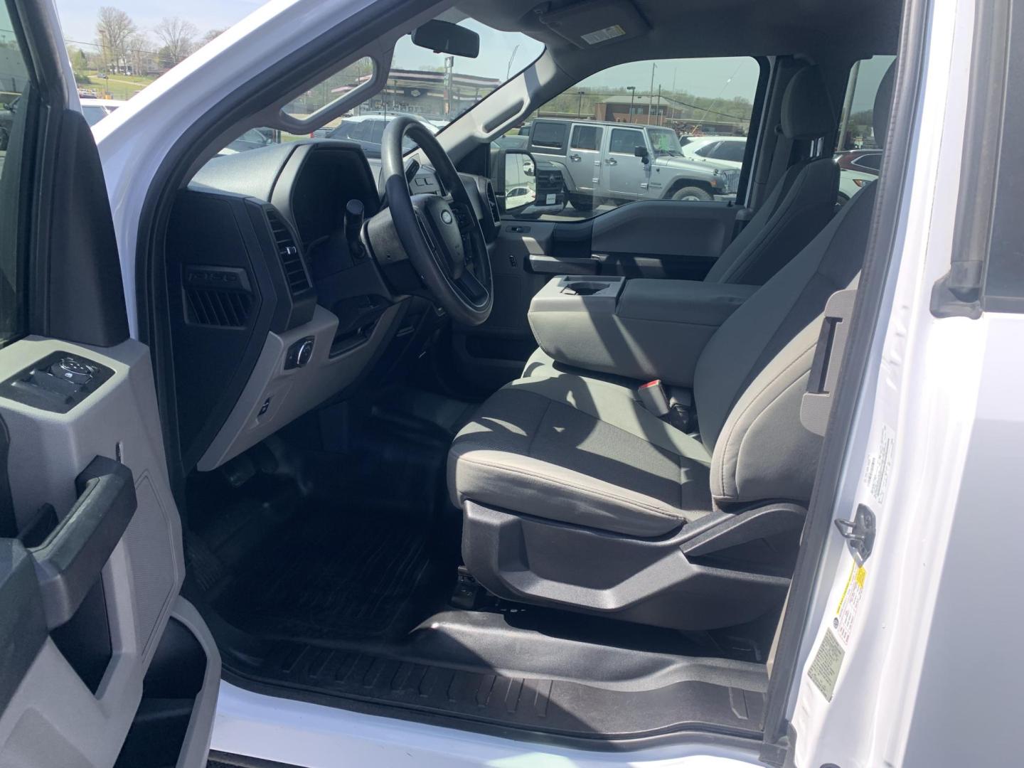 2017 WHITE /GRAY Ford F-150 XL SuperCab 6.5-ft. Bed 2WD (1FTEX1C8XHK) with an 3.5L V6 DOHC 24V engine, Automatic transmission, located at 506 S. Kingshighway, Cape Girardeau, MO, 63703, (573) 235-5000, 37.294991, -89.553635 - 2017 Ford F-150 XL SuperCab 6.5-ft. Bed 2WD 118,xxx miles Cruise Control Bluetooth Power Windows/Locks/Mirrors We have financing available and we accept trades! Fill out a credit application on our website or come by today! If you have any questions, give us a call at (573) 235-5000 or visit - Photo#15