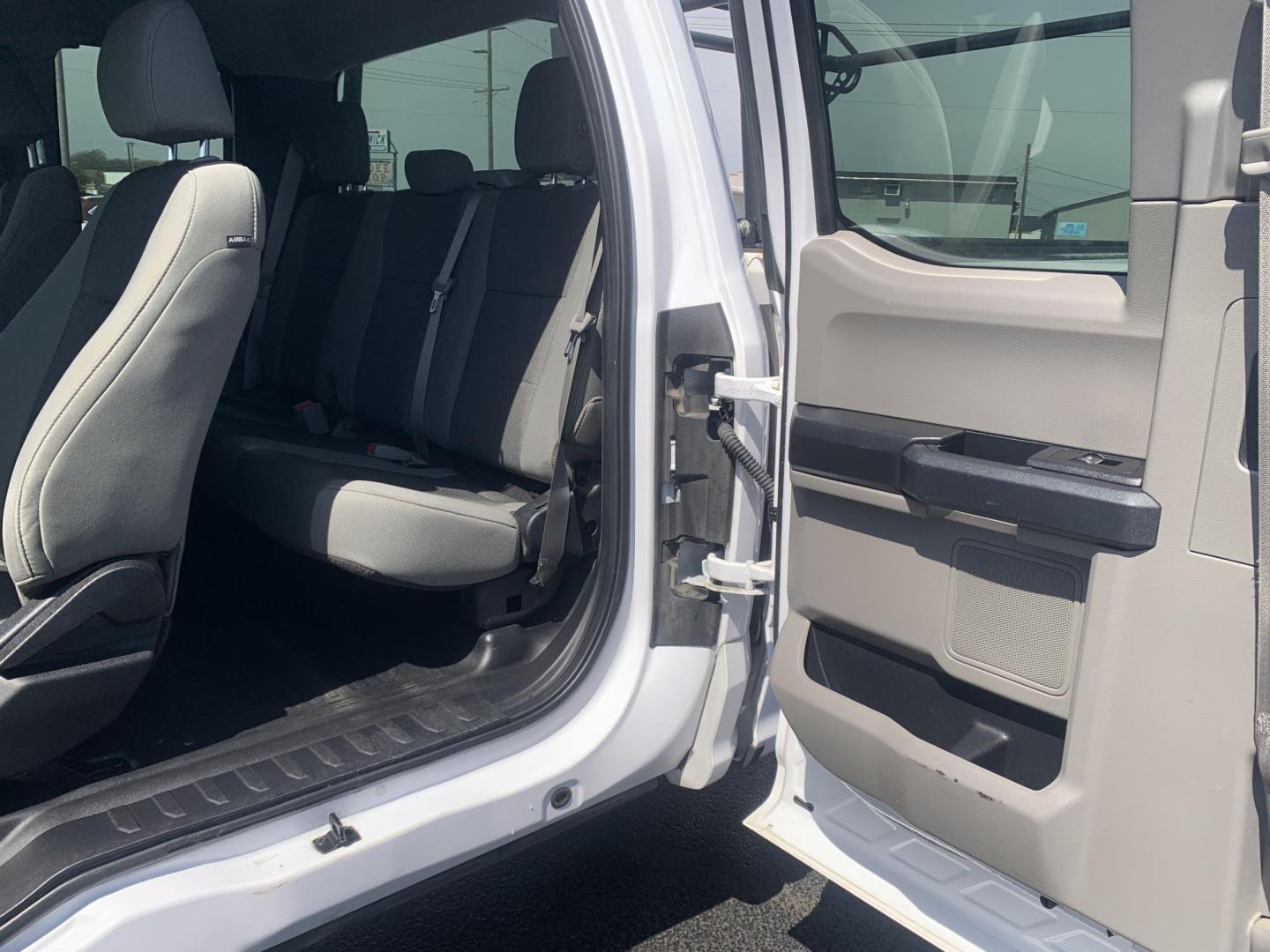 2017 WHITE /GRAY Ford F-150 XL SuperCab 6.5-ft. Bed 2WD (1FTEX1C8XHK) with an 3.5L V6 DOHC 24V engine, Automatic transmission, located at 506 S. Kingshighway, Cape Girardeau, MO, 63703, (573) 235-5000, 37.294991, -89.553635 - 2017 Ford F-150 XL SuperCab 6.5-ft. Bed 2WD 118,xxx miles Cruise Control Bluetooth Power Windows/Locks/Mirrors We have financing available and we accept trades! Fill out a credit application on our website or come by today! If you have any questions, give us a call at (573) 235-5000 or visit - Photo#16