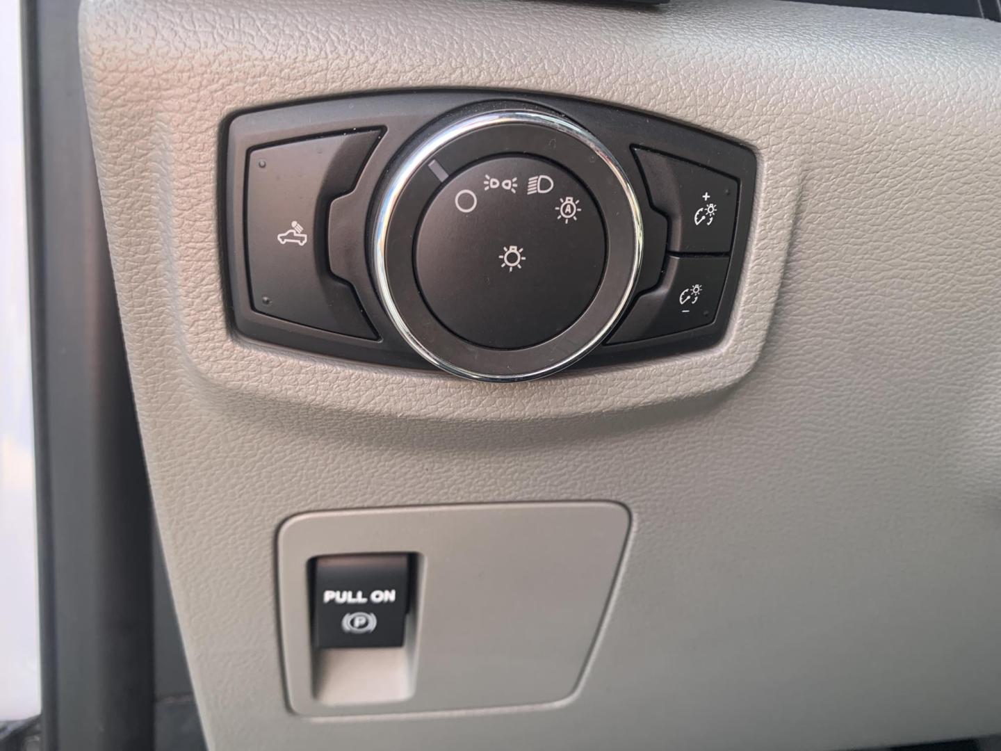 2017 WHITE /GRAY Ford F-150 XL SuperCab 6.5-ft. Bed 2WD (1FTEX1C8XHK) with an 3.5L V6 DOHC 24V engine, Automatic transmission, located at 506 S. Kingshighway, Cape Girardeau, MO, 63703, (573) 235-5000, 37.294991, -89.553635 - 2017 Ford F-150 XL SuperCab 6.5-ft. Bed 2WD 118,xxx miles Cruise Control Bluetooth Power Windows/Locks/Mirrors We have financing available and we accept trades! Fill out a credit application on our website or come by today! If you have any questions, give us a call at (573) 235-5000 or visit - Photo#22