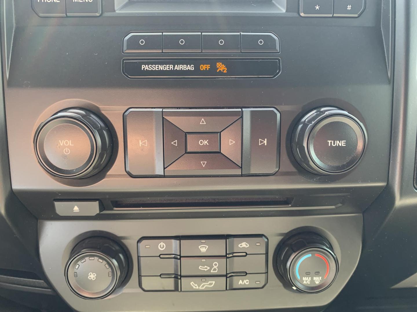 2017 WHITE /GRAY Ford F-150 XL SuperCab 6.5-ft. Bed 2WD (1FTEX1C8XHK) with an 3.5L V6 DOHC 24V engine, Automatic transmission, located at 506 S. Kingshighway, Cape Girardeau, MO, 63703, (573) 235-5000, 37.294991, -89.553635 - 2017 Ford F-150 XL SuperCab 6.5-ft. Bed 2WD 118,xxx miles Cruise Control Bluetooth Power Windows/Locks/Mirrors We have financing available and we accept trades! Fill out a credit application on our website or come by today! If you have any questions, give us a call at (573) 235-5000 or visit - Photo#25