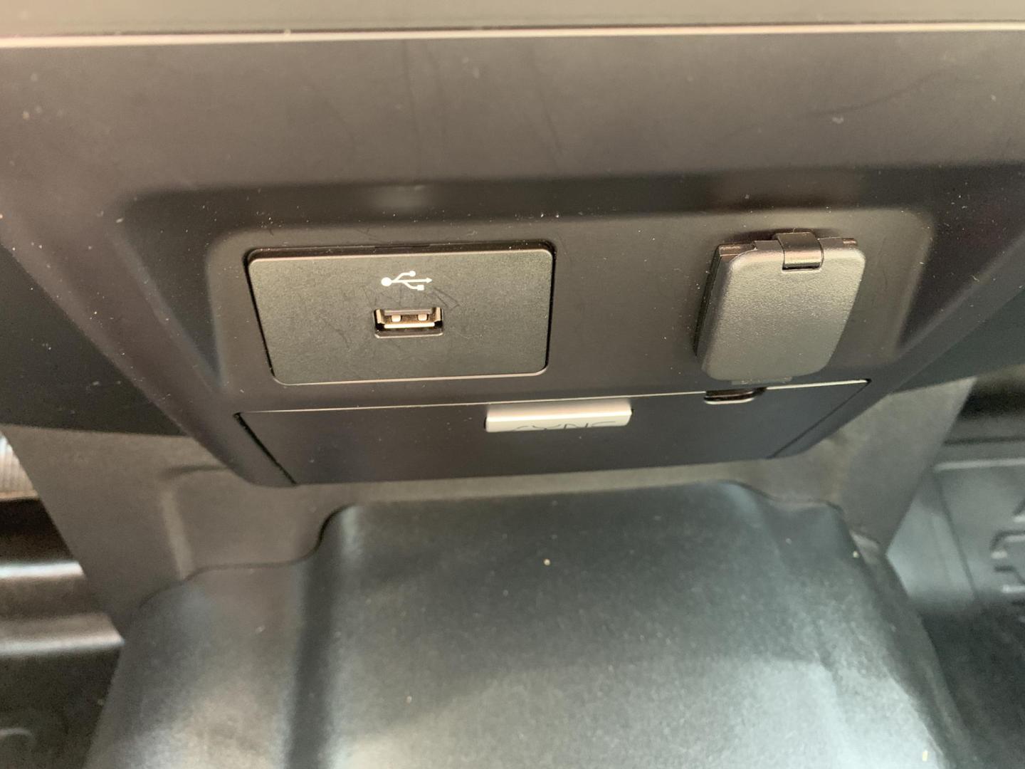 2017 WHITE /GRAY Ford F-150 XL SuperCab 6.5-ft. Bed 2WD (1FTEX1C8XHK) with an 3.5L V6 DOHC 24V engine, Automatic transmission, located at 506 S. Kingshighway, Cape Girardeau, MO, 63703, (573) 235-5000, 37.294991, -89.553635 - 2017 Ford F-150 XL SuperCab 6.5-ft. Bed 2WD 118,xxx miles Cruise Control Bluetooth Power Windows/Locks/Mirrors We have financing available and we accept trades! Fill out a credit application on our website or come by today! If you have any questions, give us a call at (573) 235-5000 or visit - Photo#26