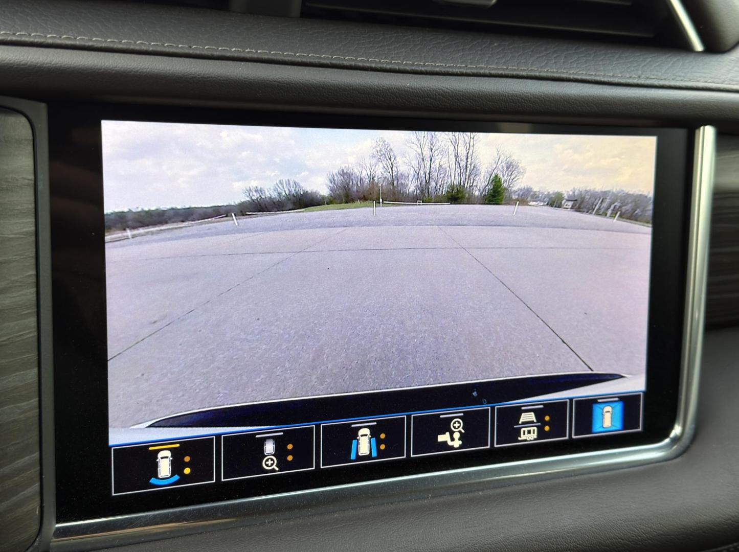 2021 WHITE /Brown GMC Yukon XL Denali 4WD (1GKS2JKLXMR) with an 6.2L V8 engine, Automatic transmission, located at 2990 Old Orchard Rd., Jackson, MO, 63755, 37.354214, -89.612106 - 2021 GMC Yukon XL Denali 85xxx miles 4 Wheel Drive 6.2L V8 Automatic Leather 3rd Row Navigation Rear Entertainment Backup Camera Power/Heated/Cooled Seats Heated Rear Seats Heated Steering Wheel Sunroof Power Running Boards Bluetooth Remote Start Cruise Power Windows/Locks/Mirrors - Photo#4