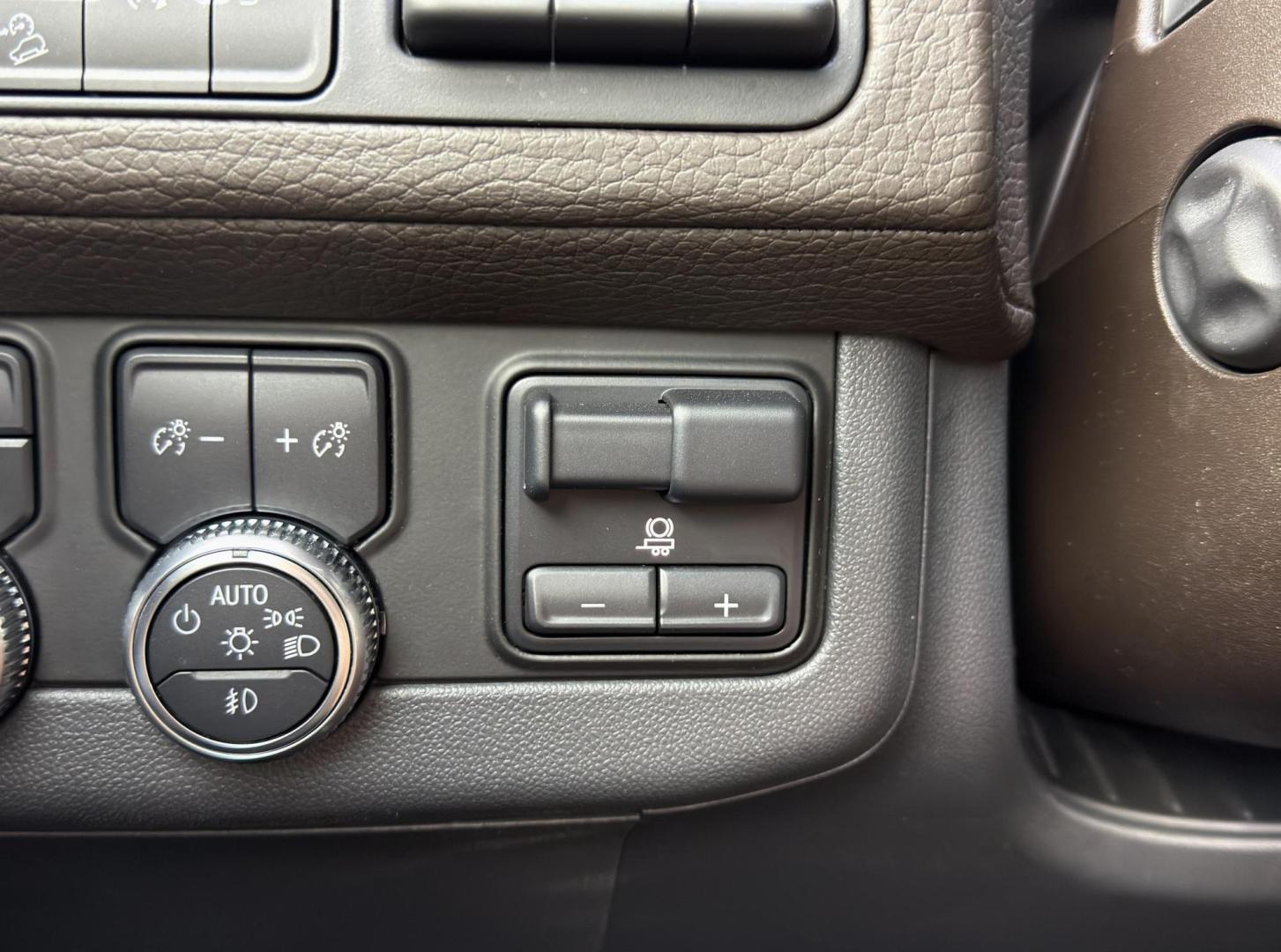 2021 WHITE /Brown GMC Yukon XL Denali 4WD (1GKS2JKLXMR) with an 6.2L V8 engine, Automatic transmission, located at 2990 Old Orchard Rd., Jackson, MO, 63755, 37.354214, -89.612106 - 2021 GMC Yukon XL Denali 85xxx miles 4 Wheel Drive 6.2L V8 Automatic Leather 3rd Row Navigation Rear Entertainment Backup Camera Power/Heated/Cooled Seats Heated Rear Seats Heated Steering Wheel Sunroof Power Running Boards Bluetooth Remote Start Cruise Power Windows/Locks/Mirrors - Photo#42