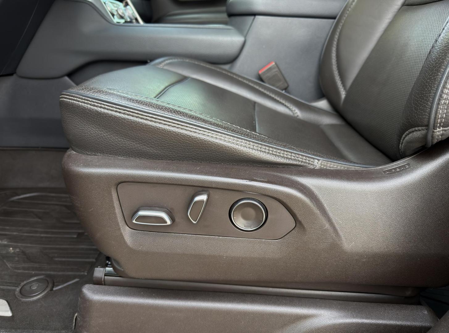 2021 WHITE /Brown GMC Yukon XL Denali 4WD (1GKS2JKLXMR) with an 6.2L V8 engine, Automatic transmission, located at 2990 Old Orchard Rd., Jackson, MO, 63755, 37.354214, -89.612106 - 2021 GMC Yukon XL Denali 85xxx miles 4 Wheel Drive 6.2L V8 Automatic Leather 3rd Row Navigation Rear Entertainment Backup Camera Power/Heated/Cooled Seats Heated Rear Seats Heated Steering Wheel Sunroof Power Running Boards Bluetooth Remote Start Cruise Power Windows/Locks/Mirrors - Photo#7