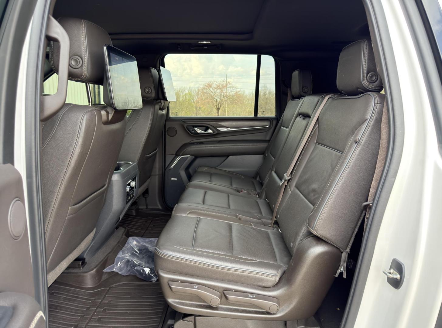2021 WHITE /Brown GMC Yukon XL Denali 4WD (1GKS2JKLXMR) with an 6.2L V8 engine, Automatic transmission, located at 2990 Old Orchard Rd., Jackson, MO, 63755, 37.354214, -89.612106 - 2021 GMC Yukon XL Denali 85xxx miles 4 Wheel Drive 6.2L V8 Automatic Leather 3rd Row Navigation Rear Entertainment Backup Camera Power/Heated/Cooled Seats Heated Rear Seats Heated Steering Wheel Sunroof Power Running Boards Bluetooth Remote Start Cruise Power Windows/Locks/Mirrors - Photo#24